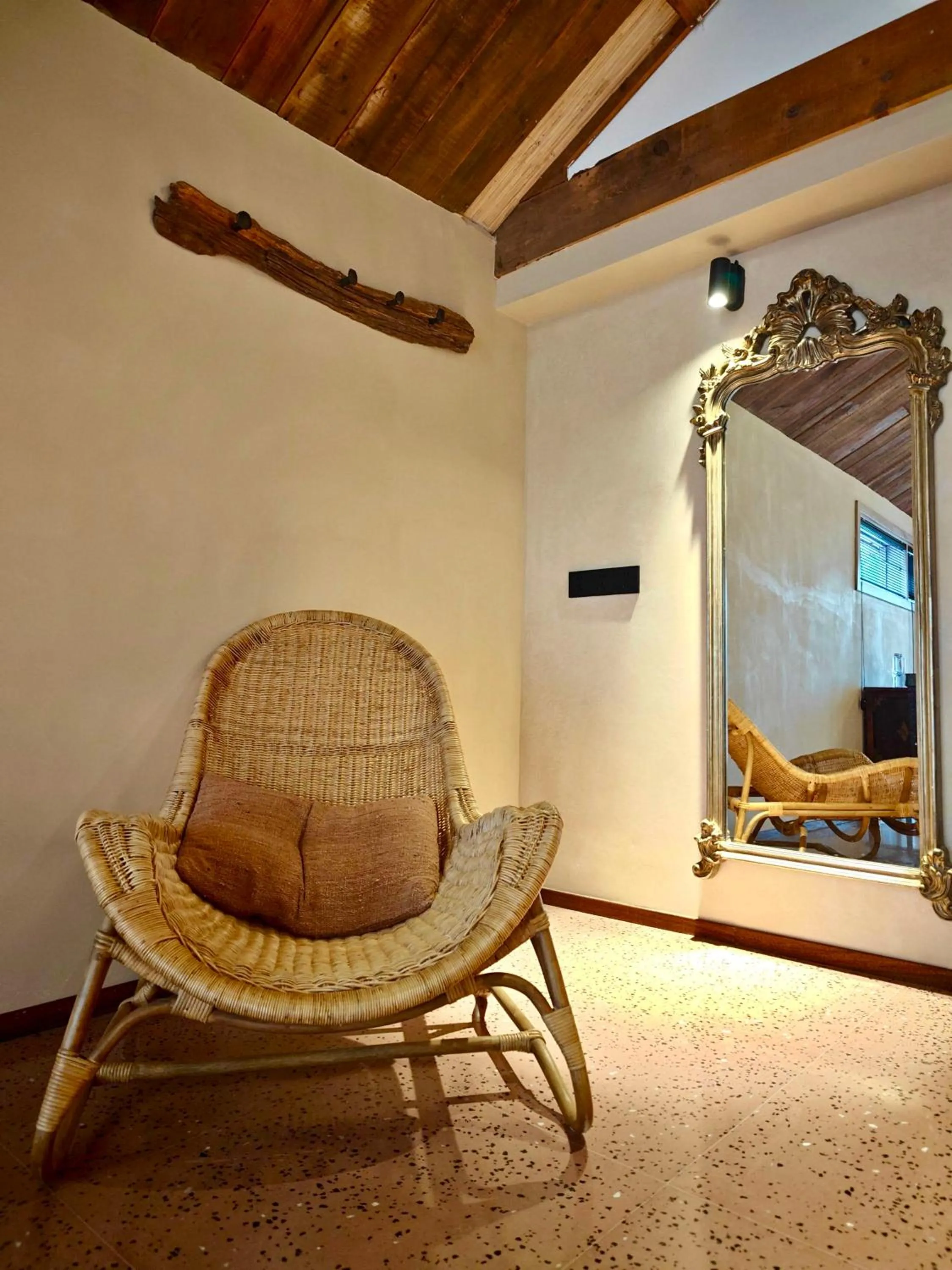 Living room in YueLore Retreat