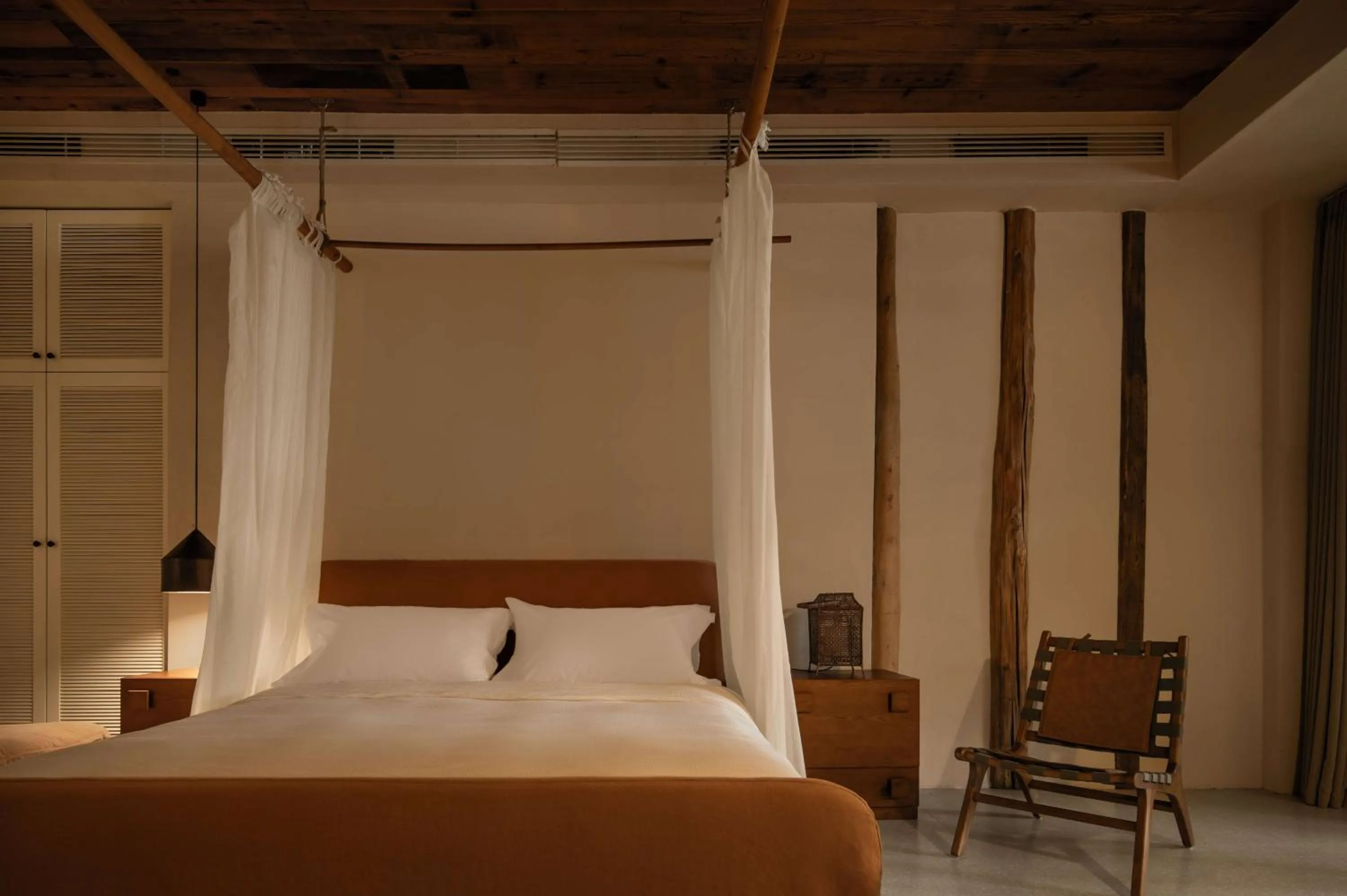 Bed in YueLore Retreat