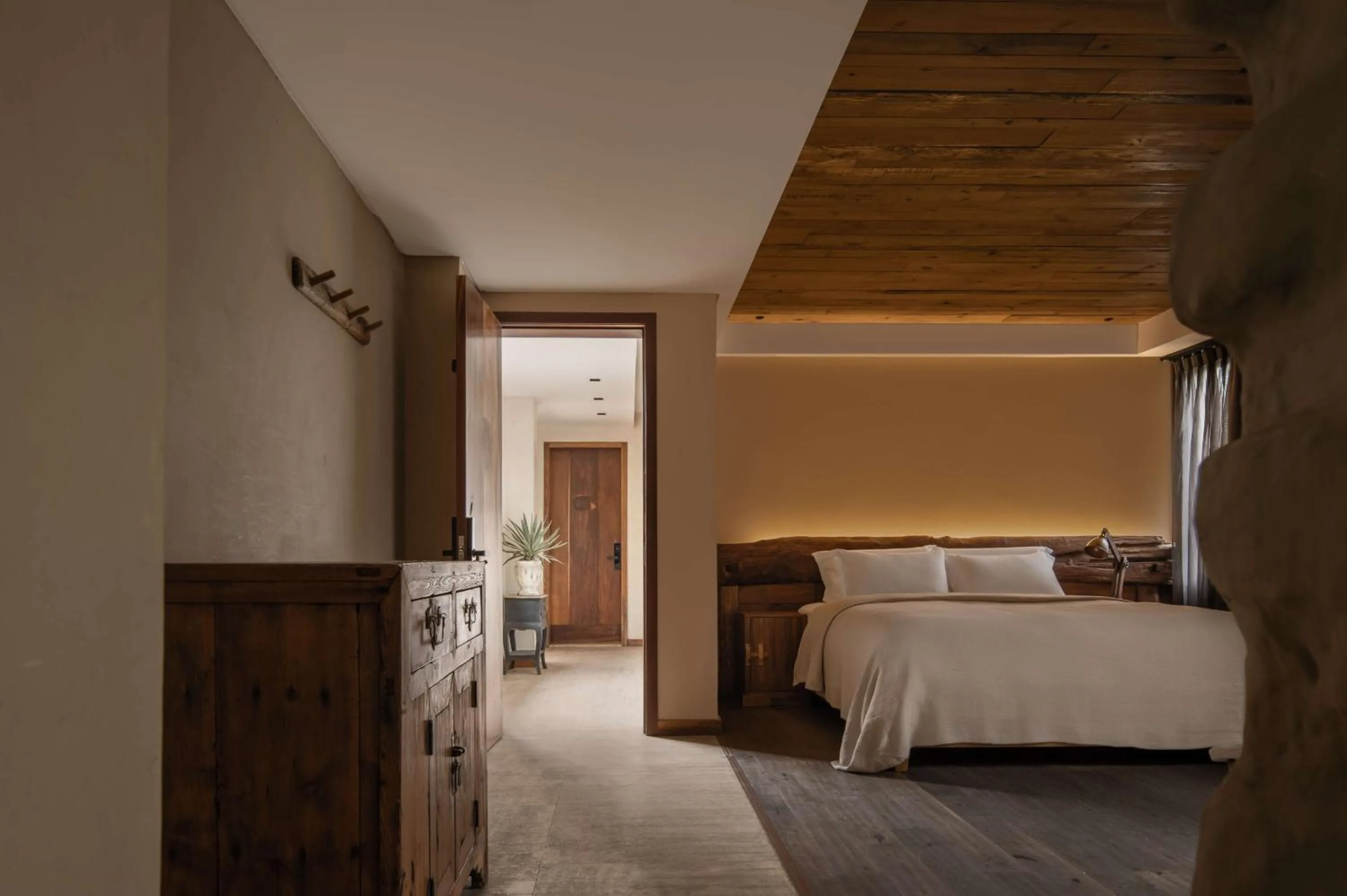 Bed in YueLore Retreat