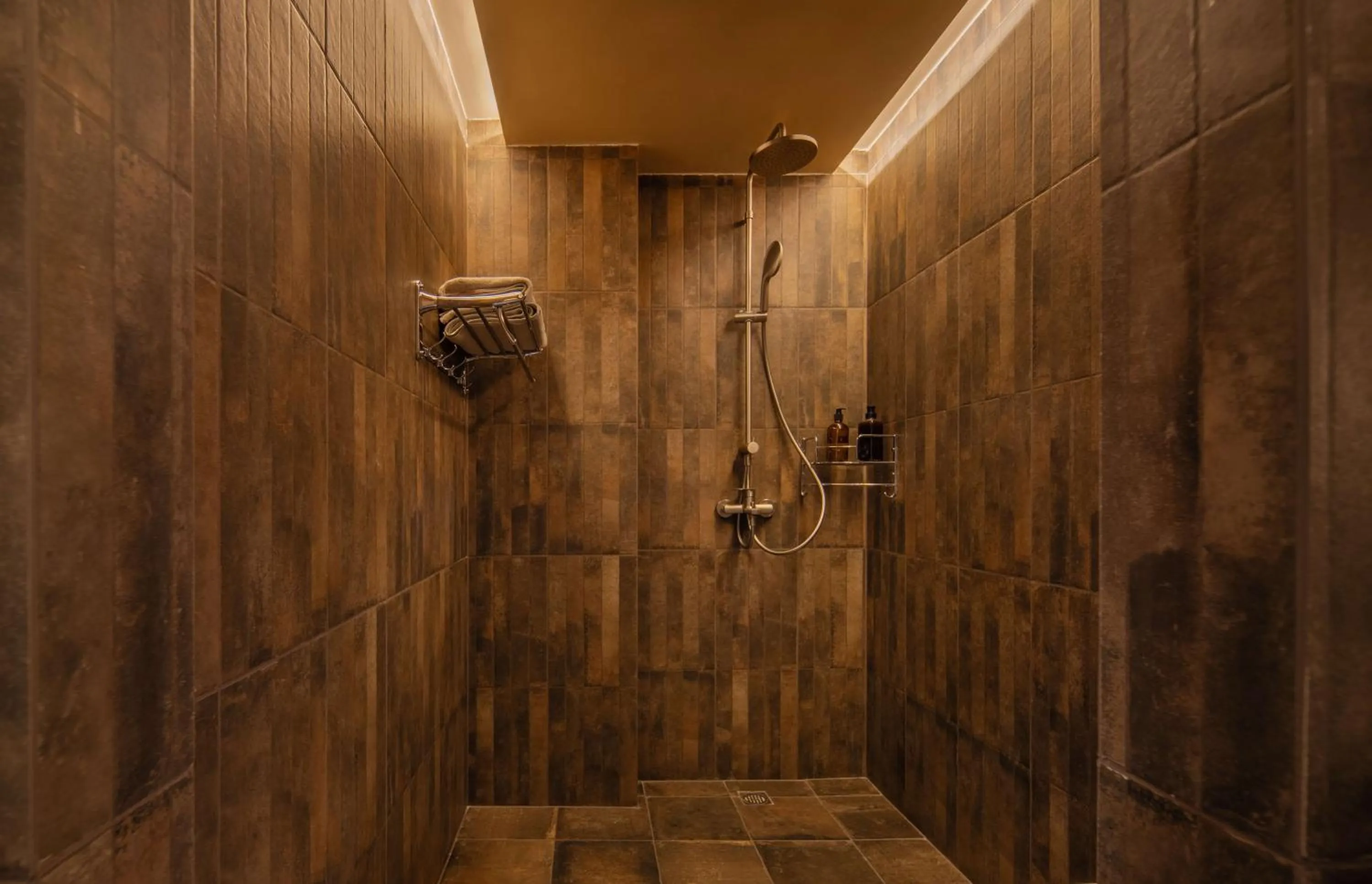 Shower in YueLore Retreat