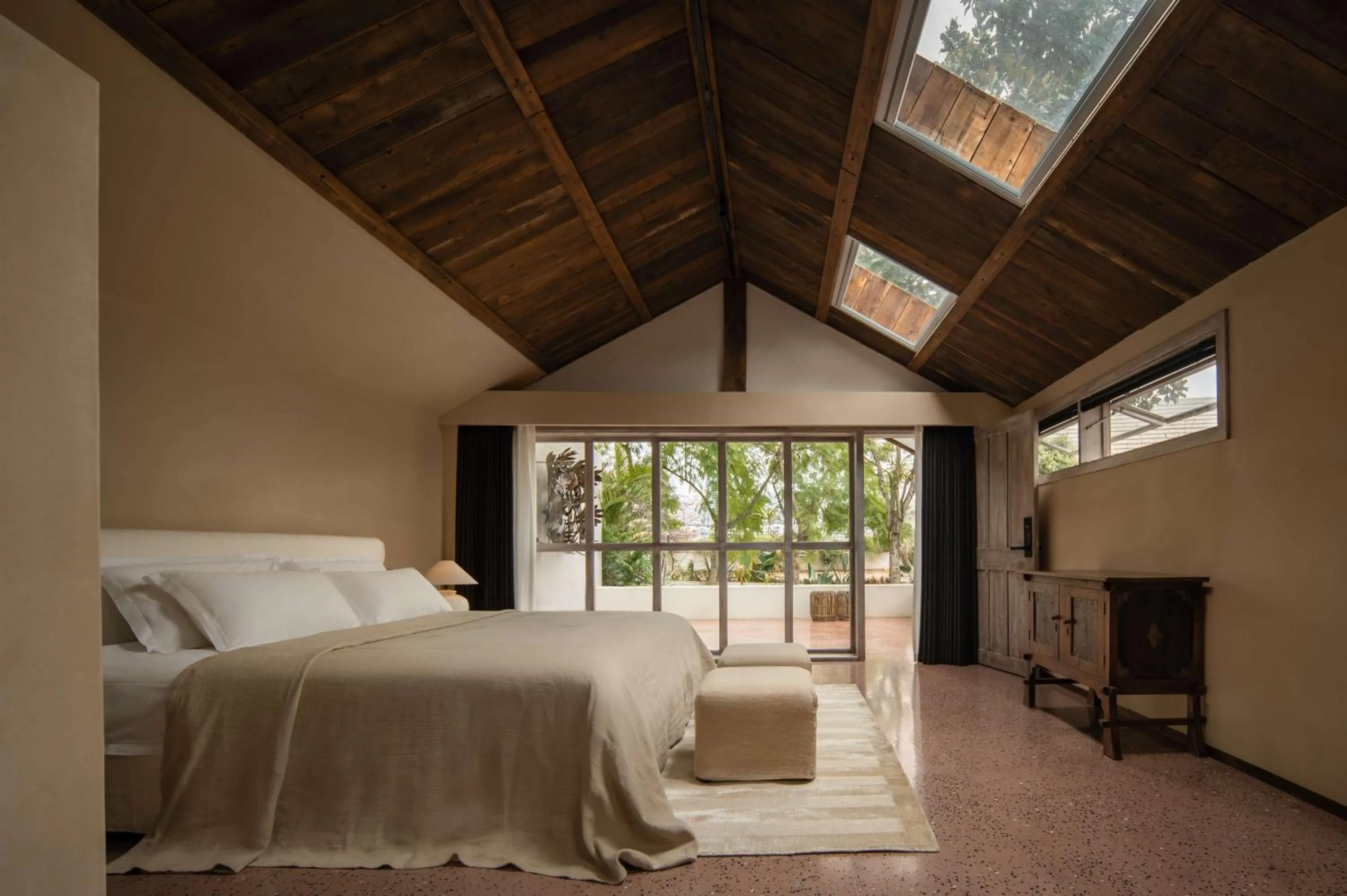 Bed in YueLore Retreat