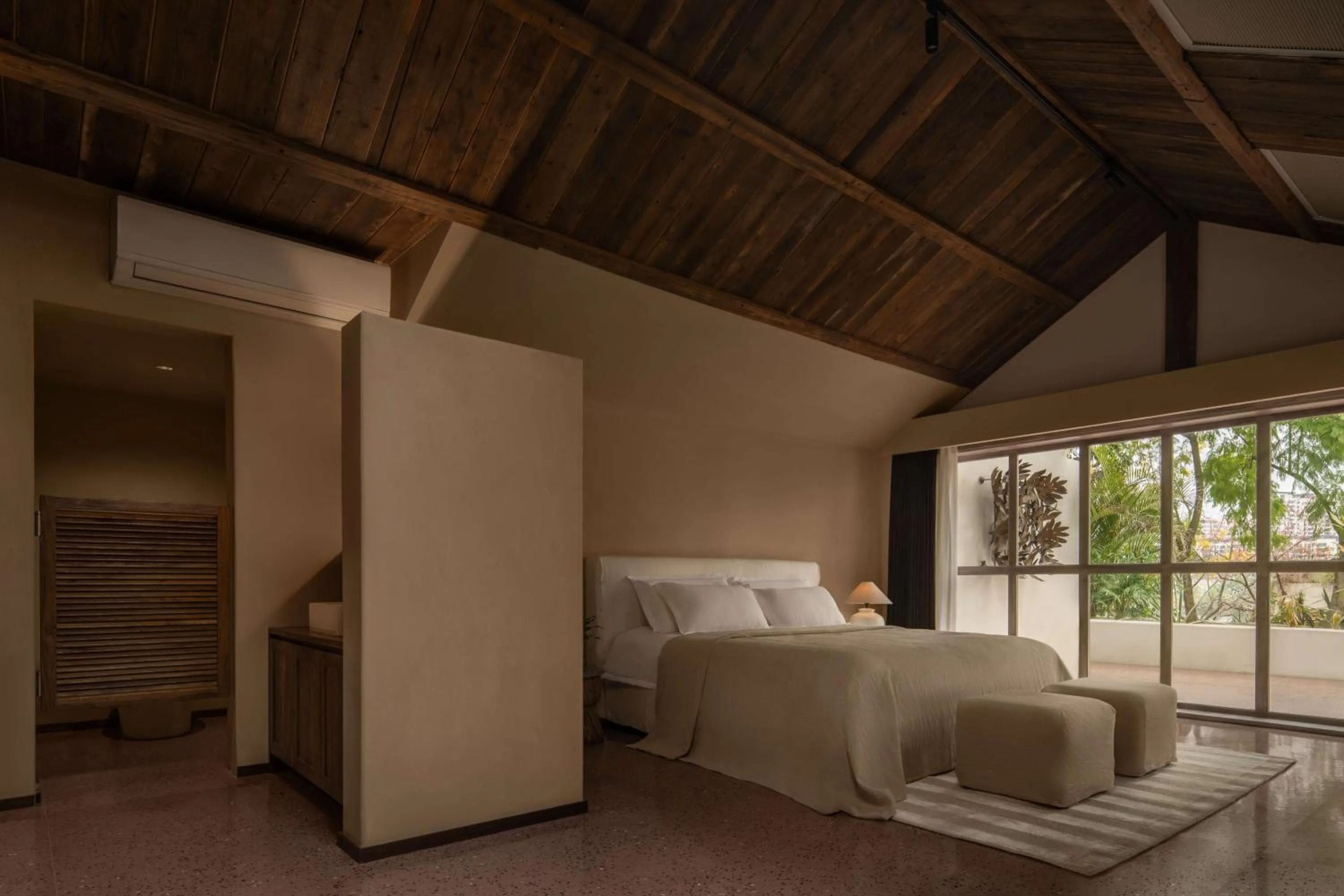 Bed in YueLore Retreat