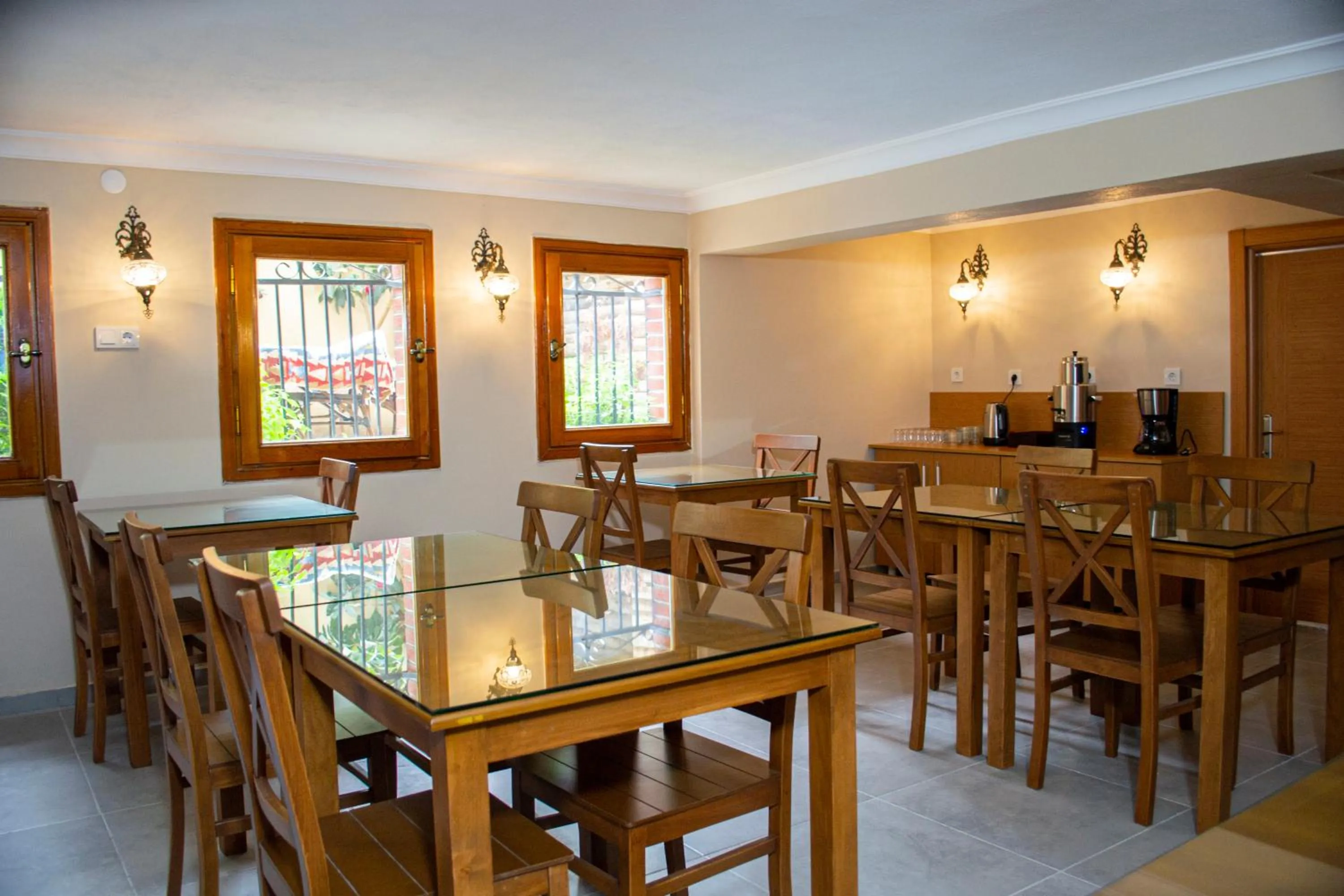 Restaurant/places to eat in Ottoman's Pearl Hotel