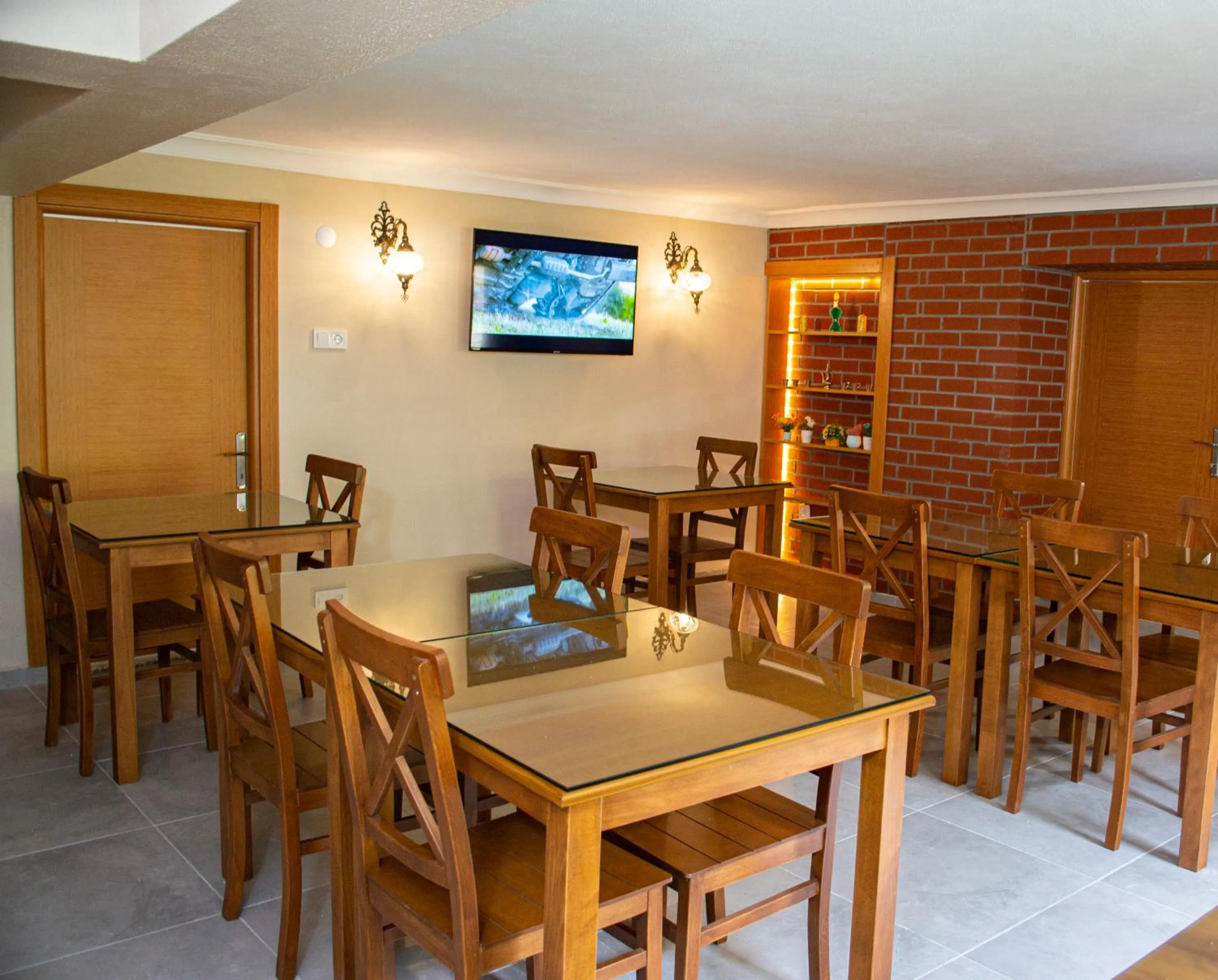 Restaurant/places to eat in Ottoman's Pearl Hotel