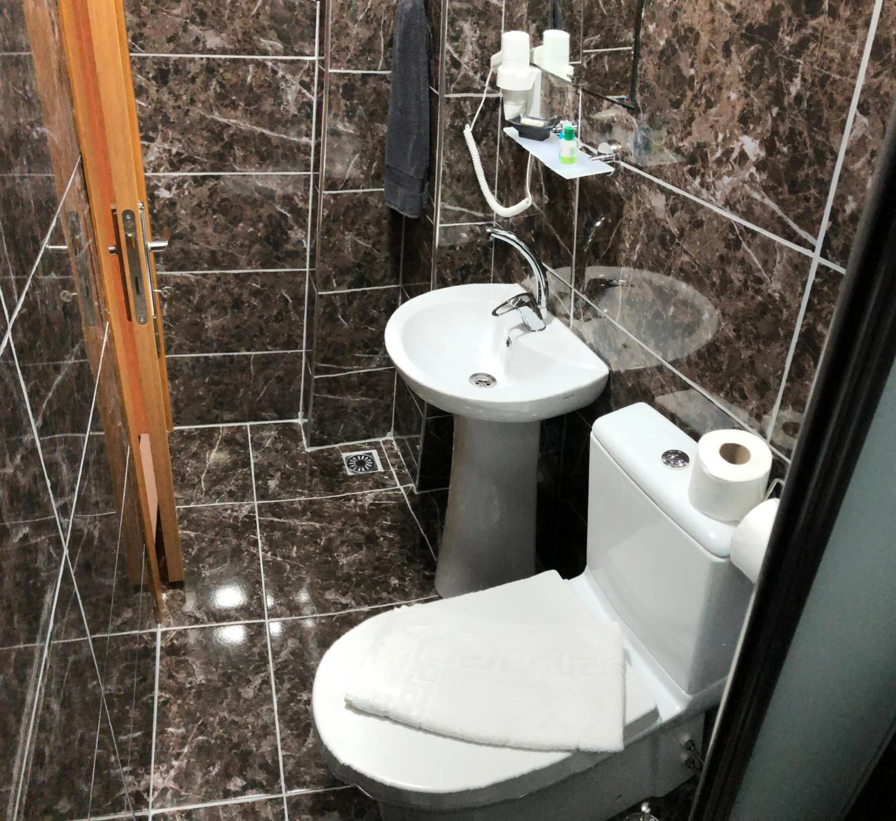 Bathroom in Ottoman's Pearl Hotel