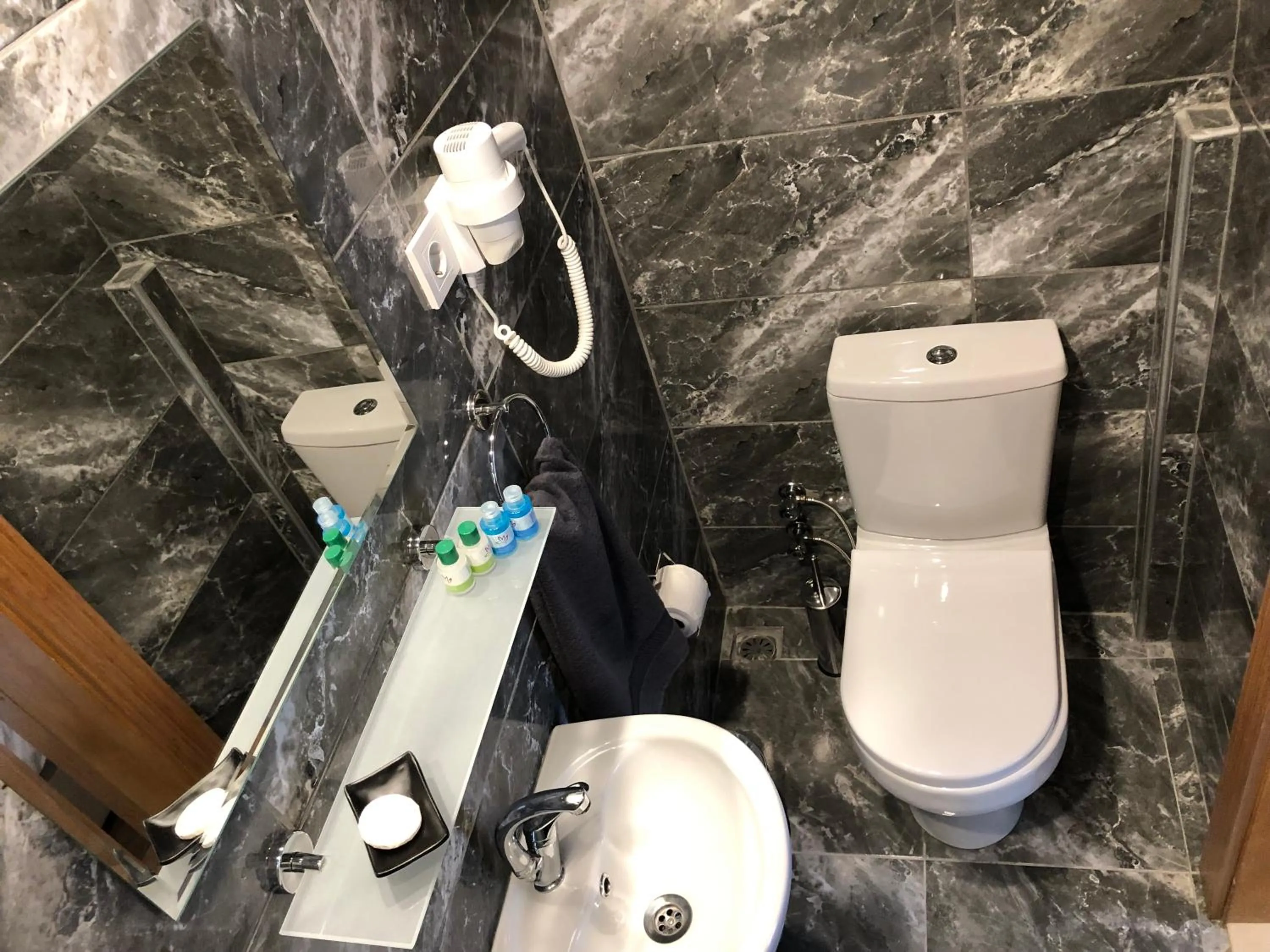 Bathroom in Ottoman's Pearl Hotel