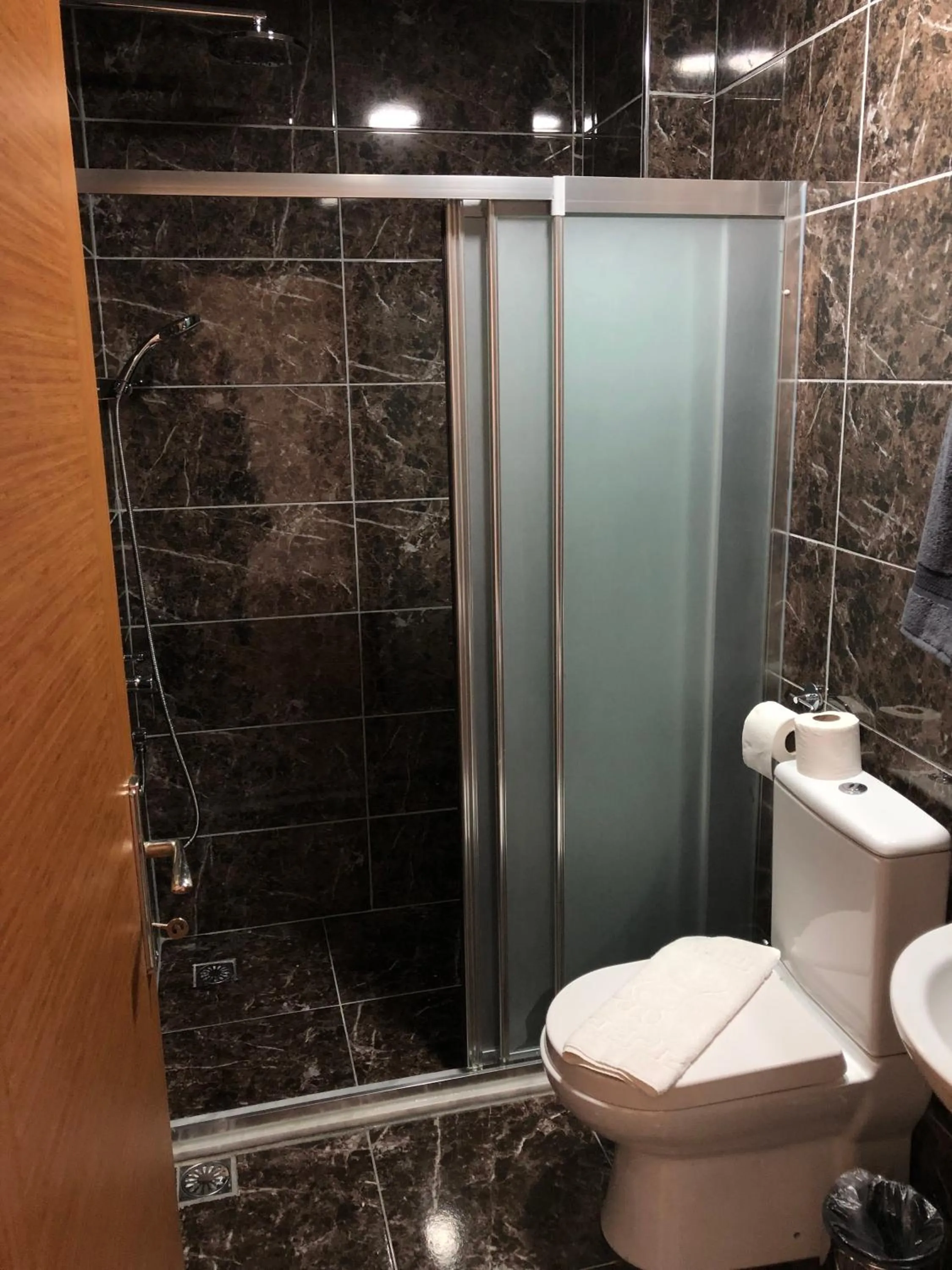 Bathroom in Ottoman's Pearl Hotel