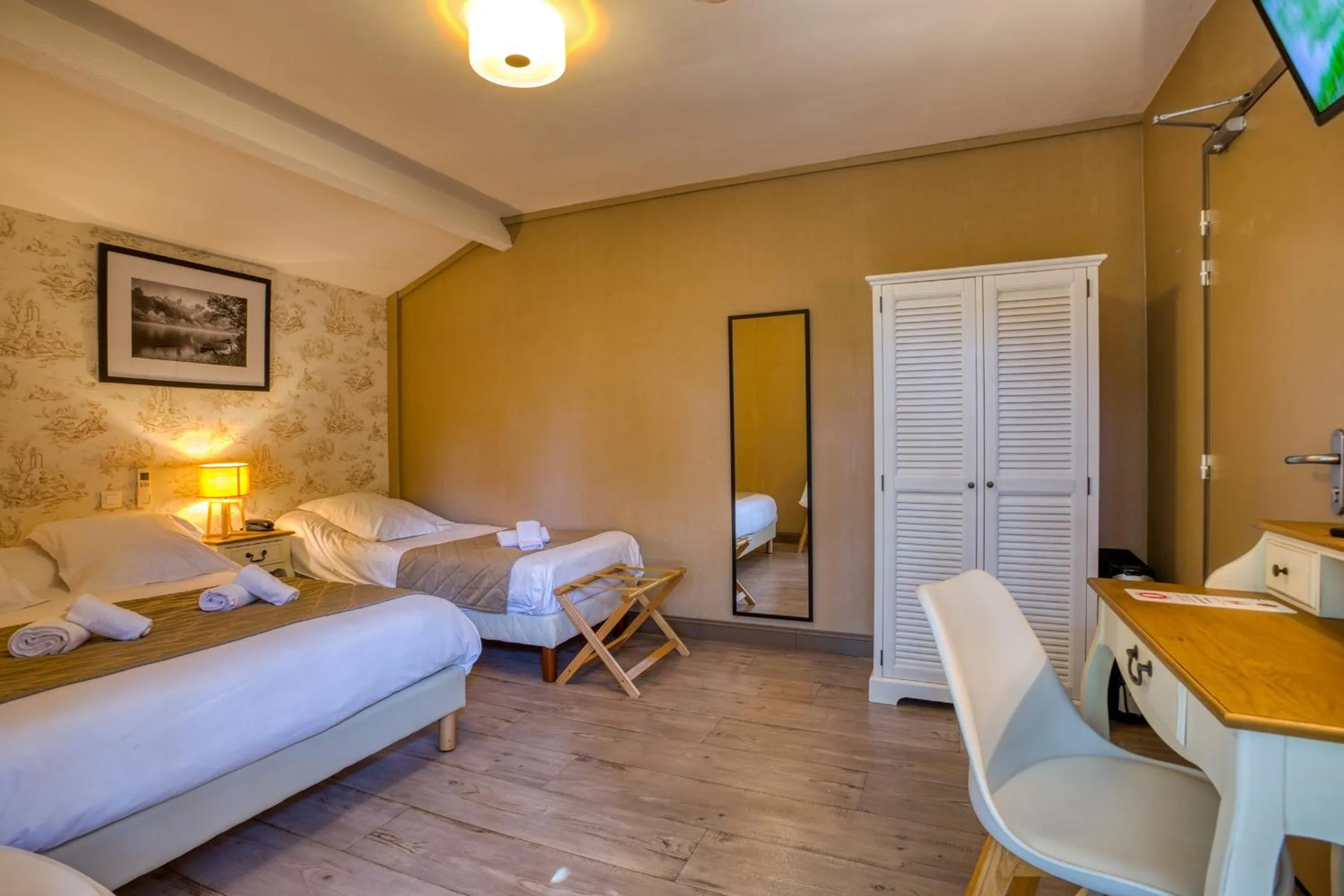 Bed in Hotel Restaurant La Verperie