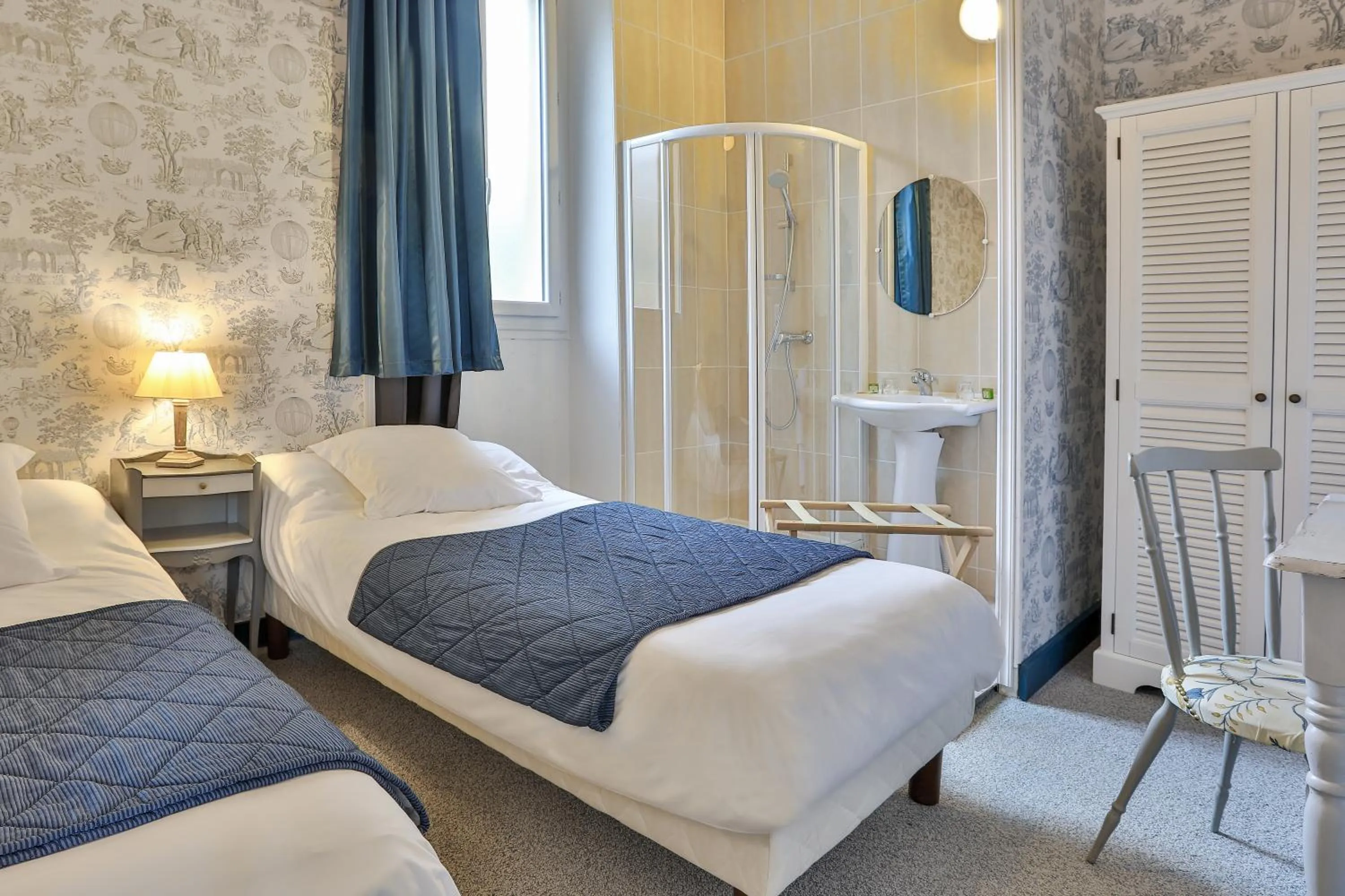 Photo of the whole room, Bed in Hotel Restaurant La Verperie