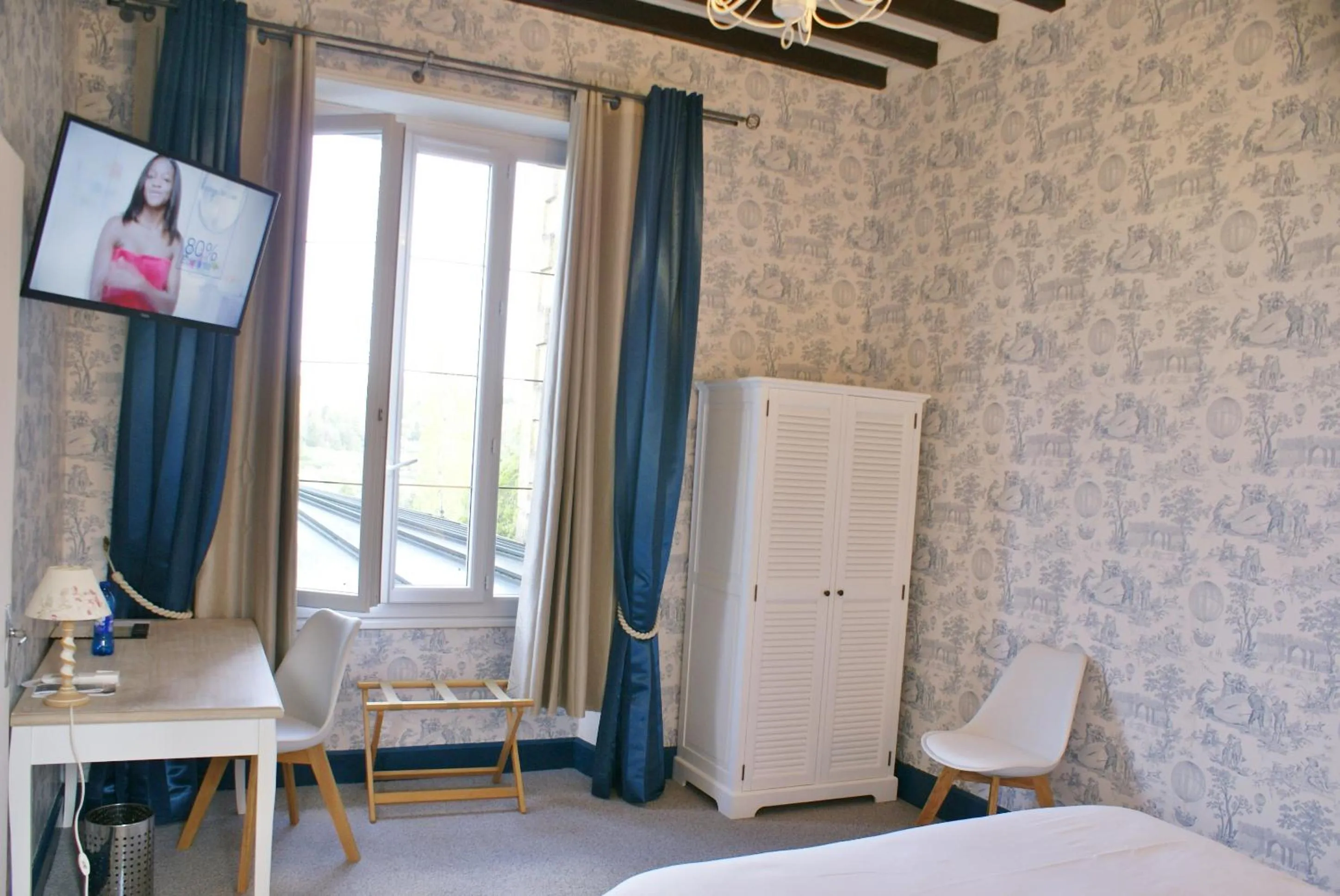 Bed in Hotel Restaurant La Verperie