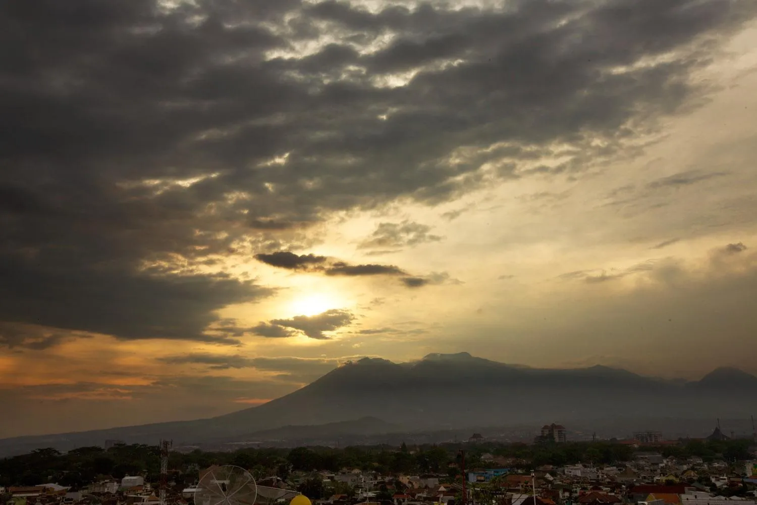 Mountain view in Ascent Hotel & Cafe Malang