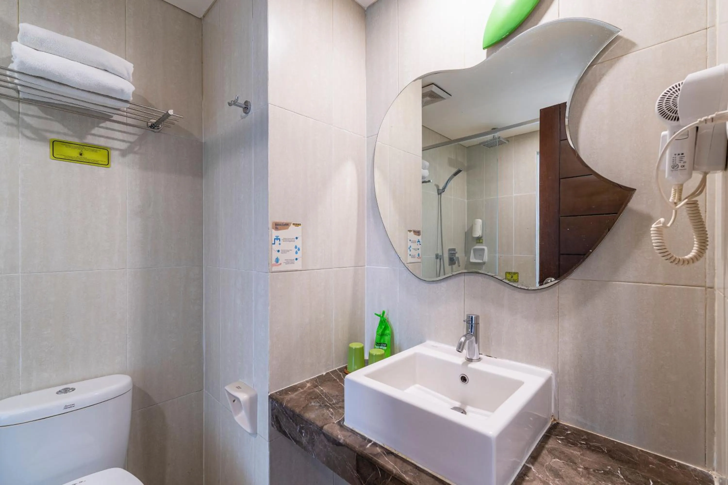 Toilet in Ascent Hotel & Cafe Malang