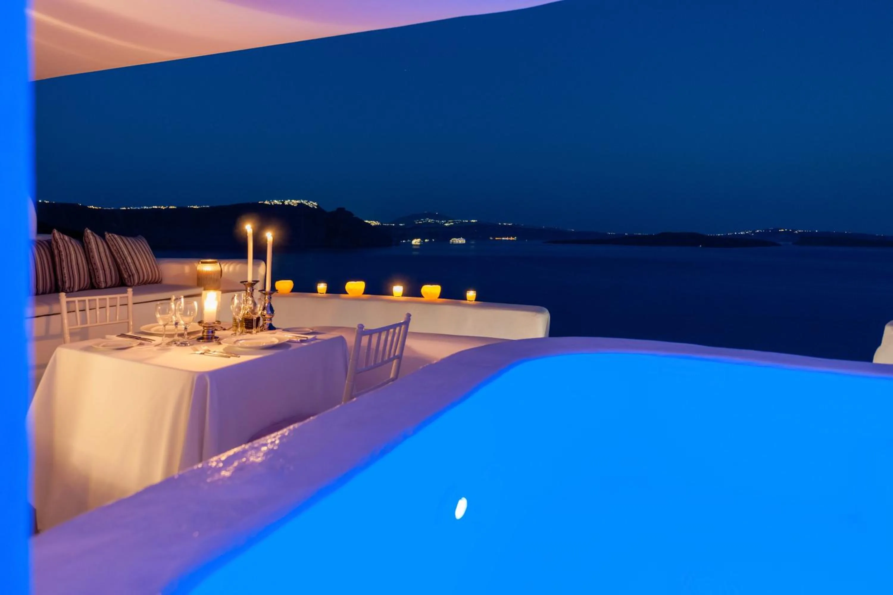 Restaurant/places to eat in Thirea Suites