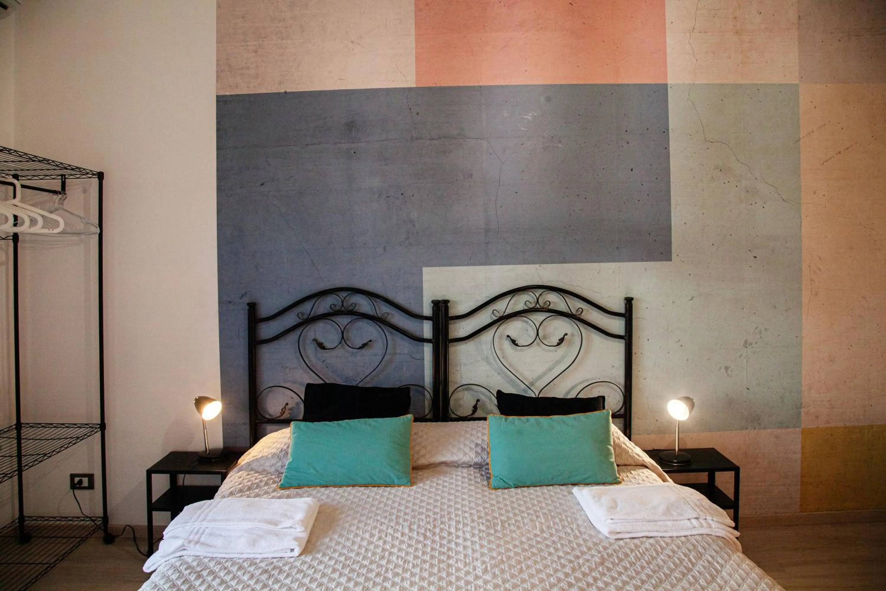 Bed in City Lights Rome