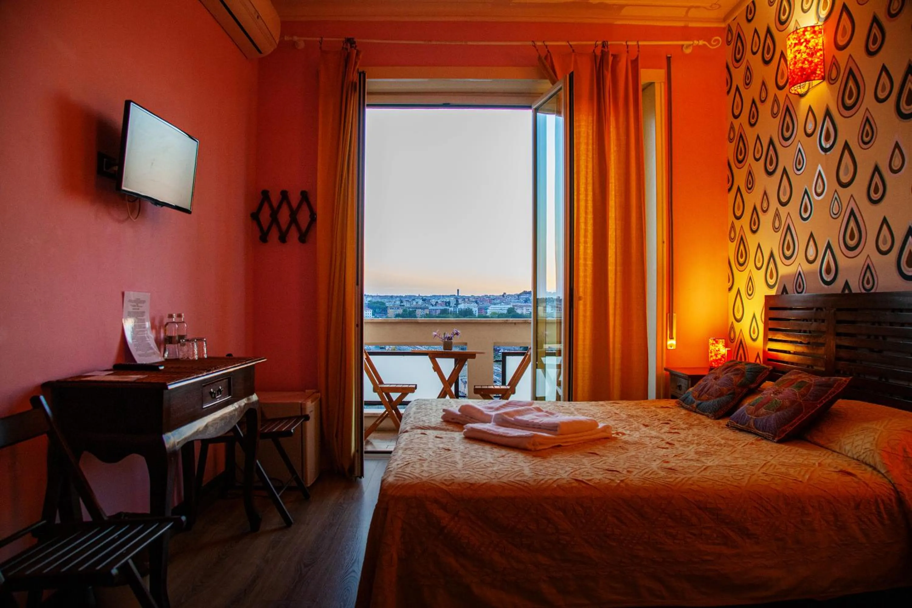 Bed in City Lights Rome