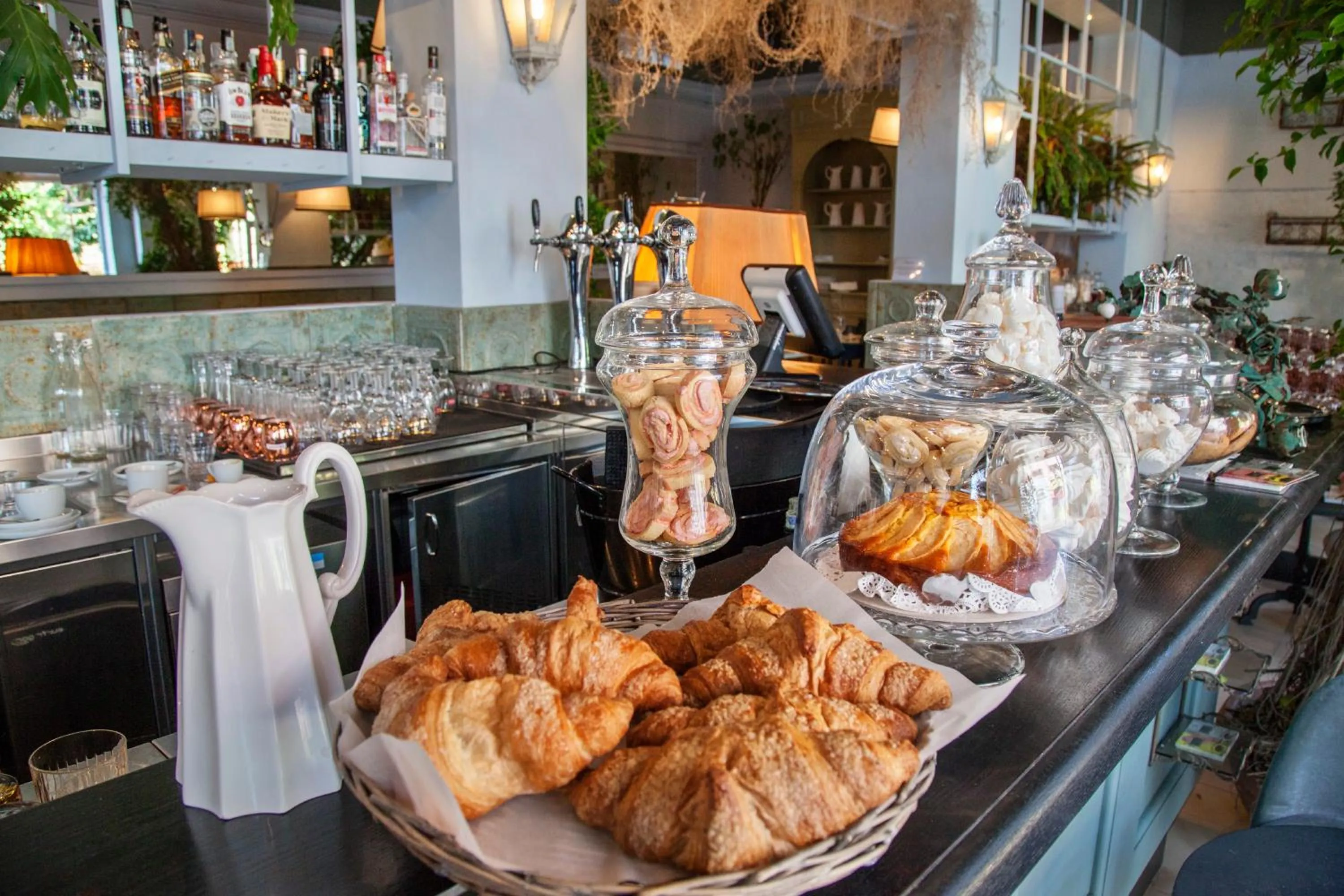 Breakfast in City Lights Rome