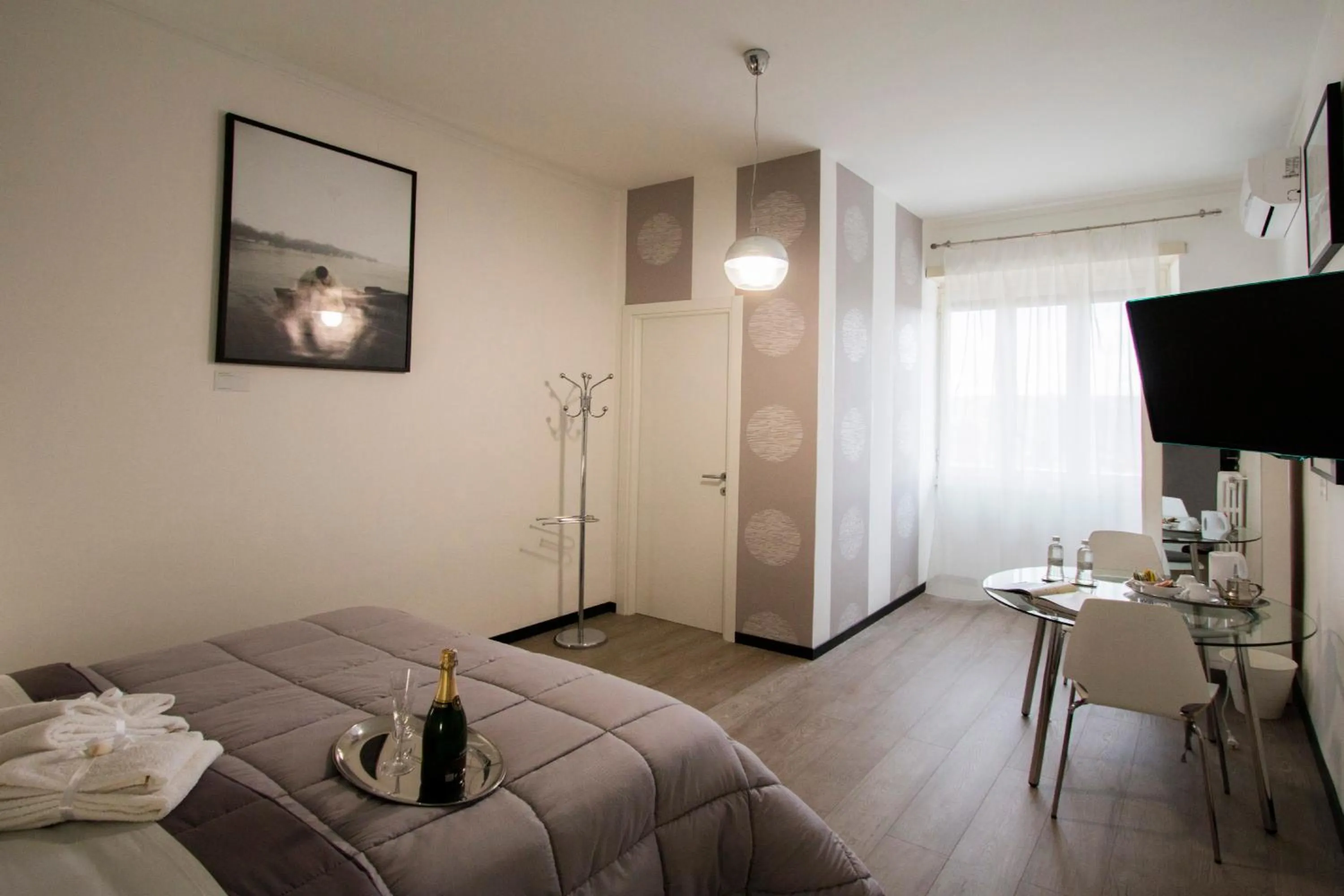 Photo of the whole room, Bed in City Lights Rome