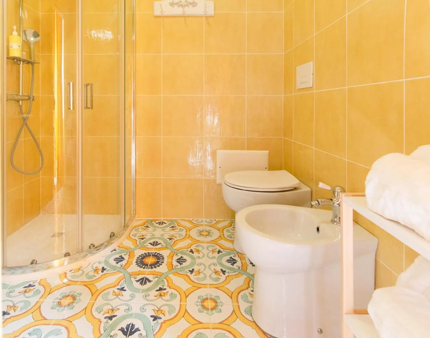 Shower in Guesthouse Adry in Naples