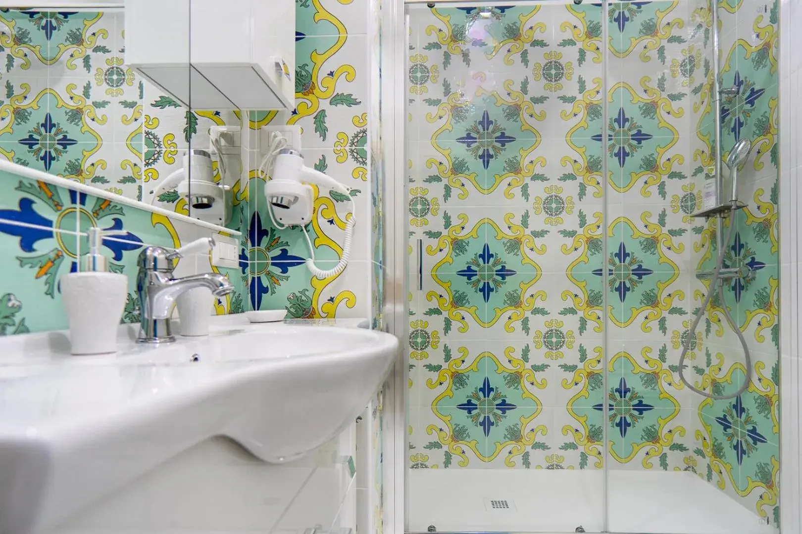 Premium Quadruple Room in Guesthouse Adry in Naples Premium Quadruple Room in Guesthouse Adry in Naples