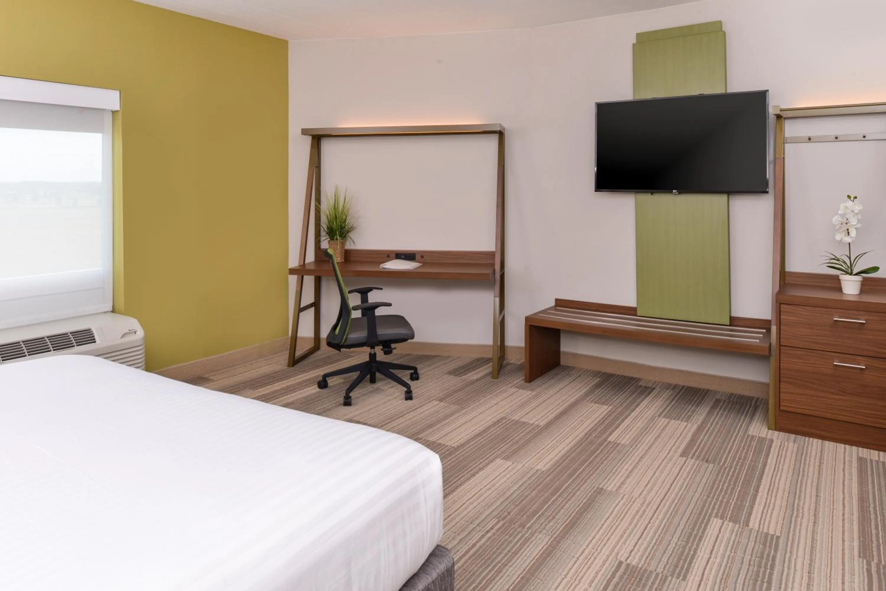 Bedroom, Bed in Holiday Inn Express & Suites Trinity by IHG