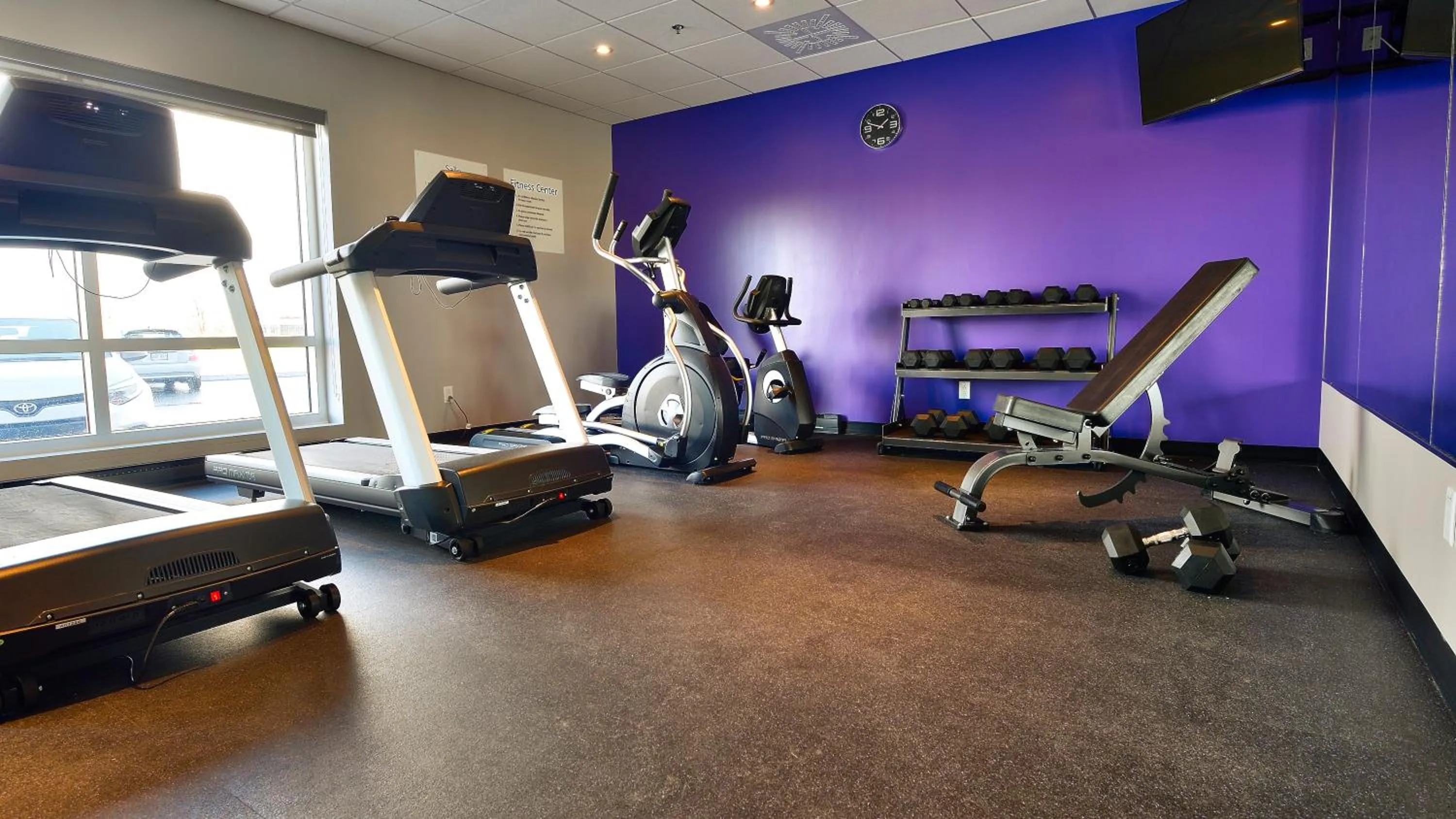 Fitness centre/facilities in Holiday Inn Express & Suites Vaudreuil-Dorion by IHG