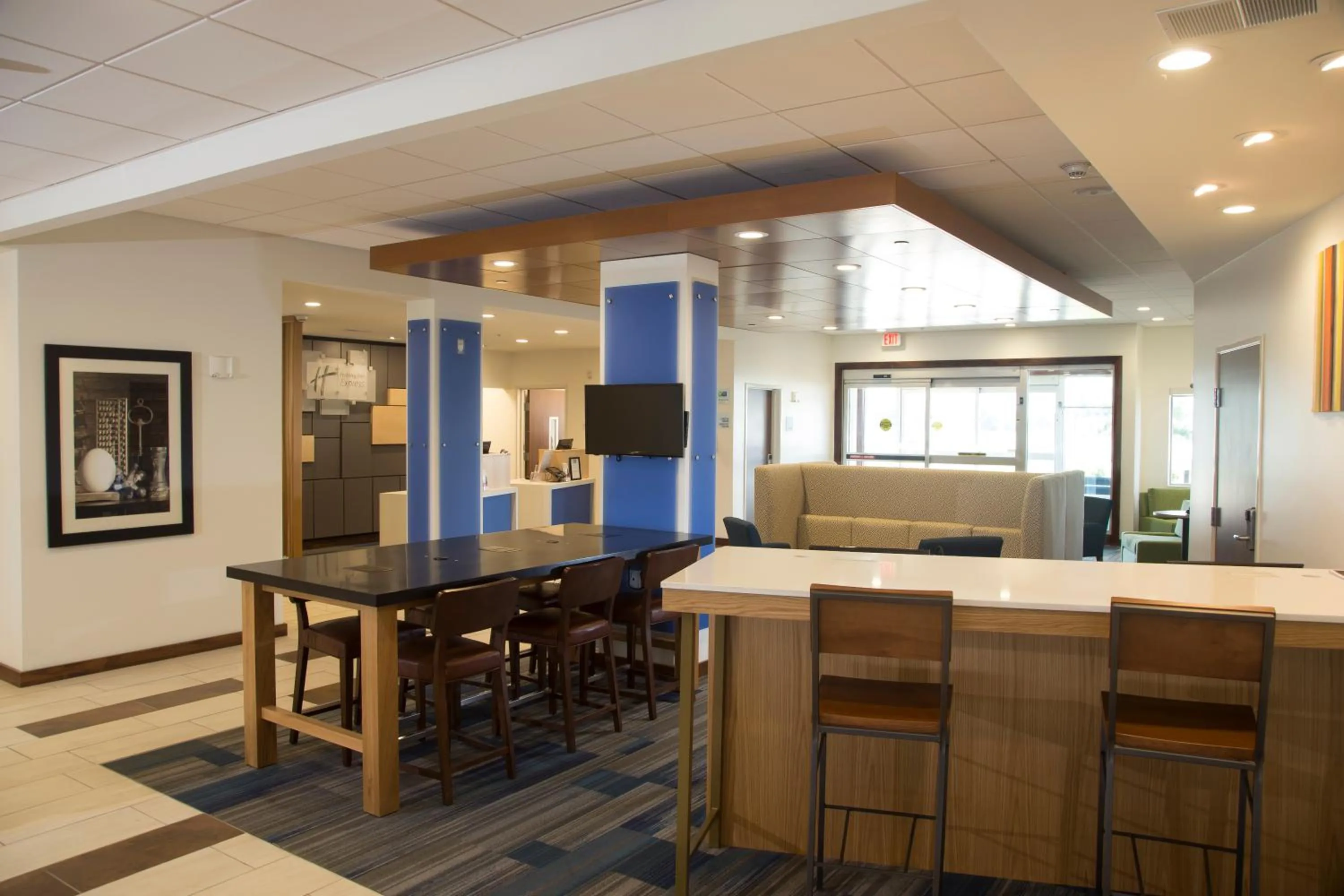 Lobby or reception in Holiday Inn Express & Suites Port Huron by IHG