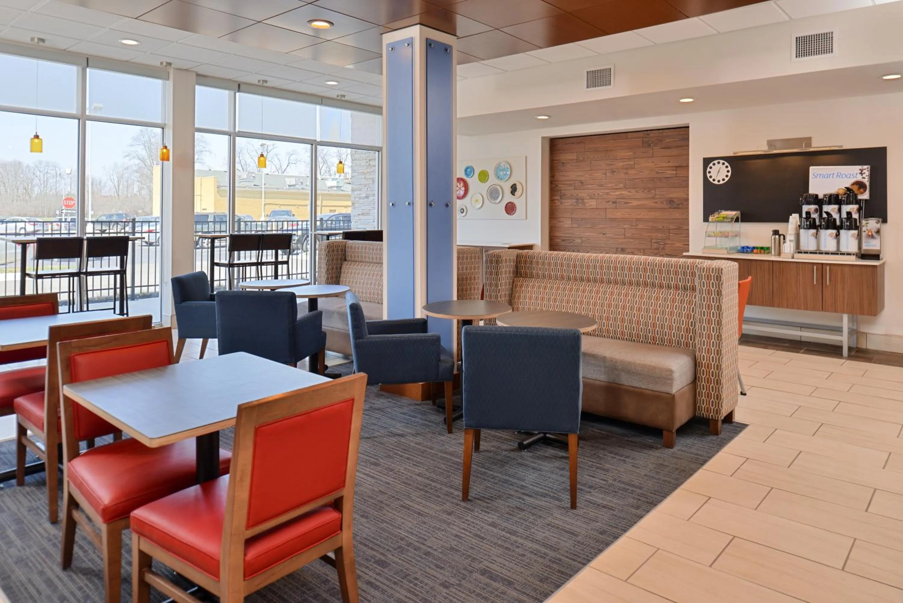 Breakfast in Holiday Inn Express & Suites Farmington Hills - Detroit by IHG