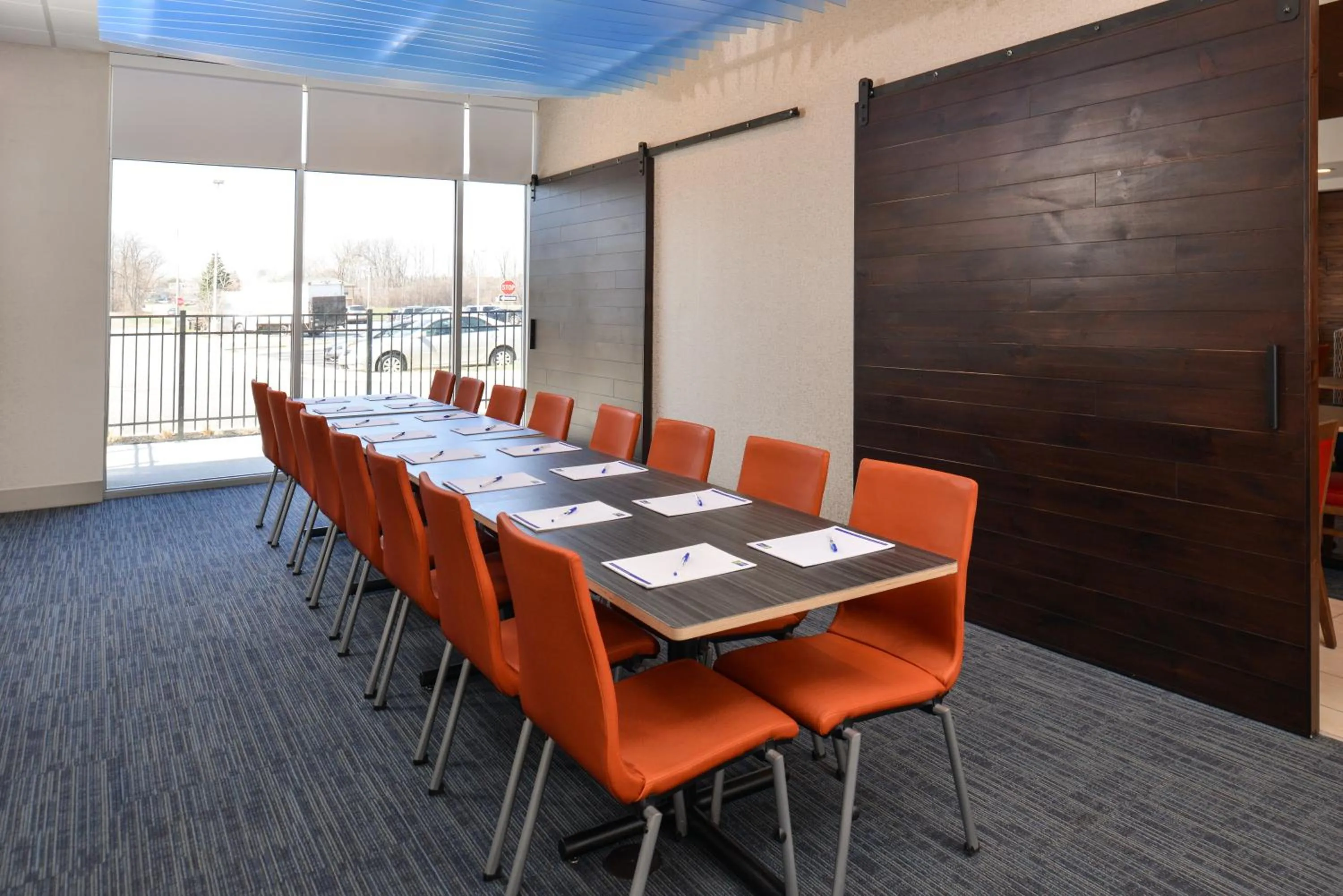 Meeting/conference room in Holiday Inn Express & Suites Farmington Hills - Detroit by IHG