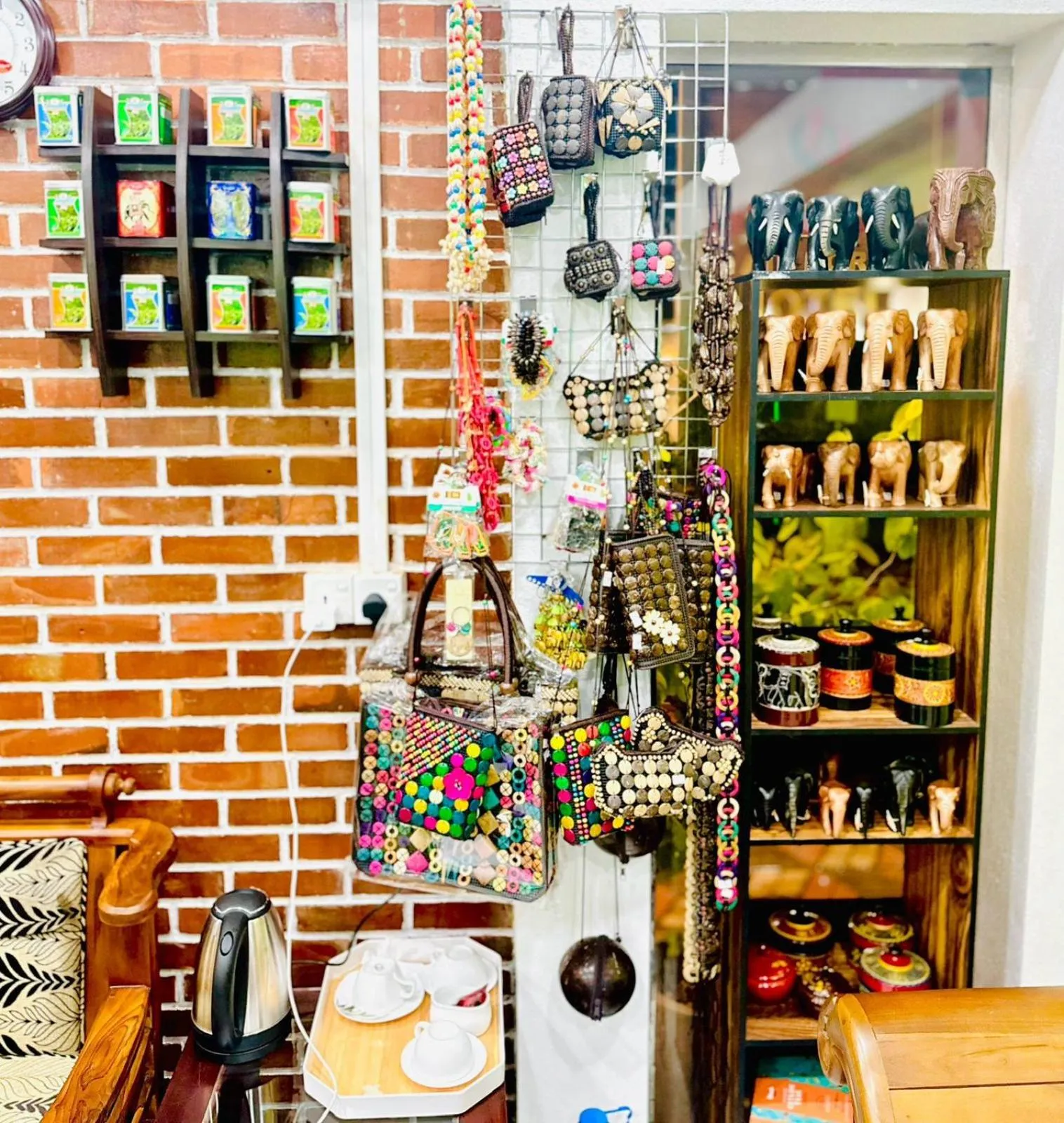 Coffee/tea facilities in Otha Shy Airport Transit Hotel