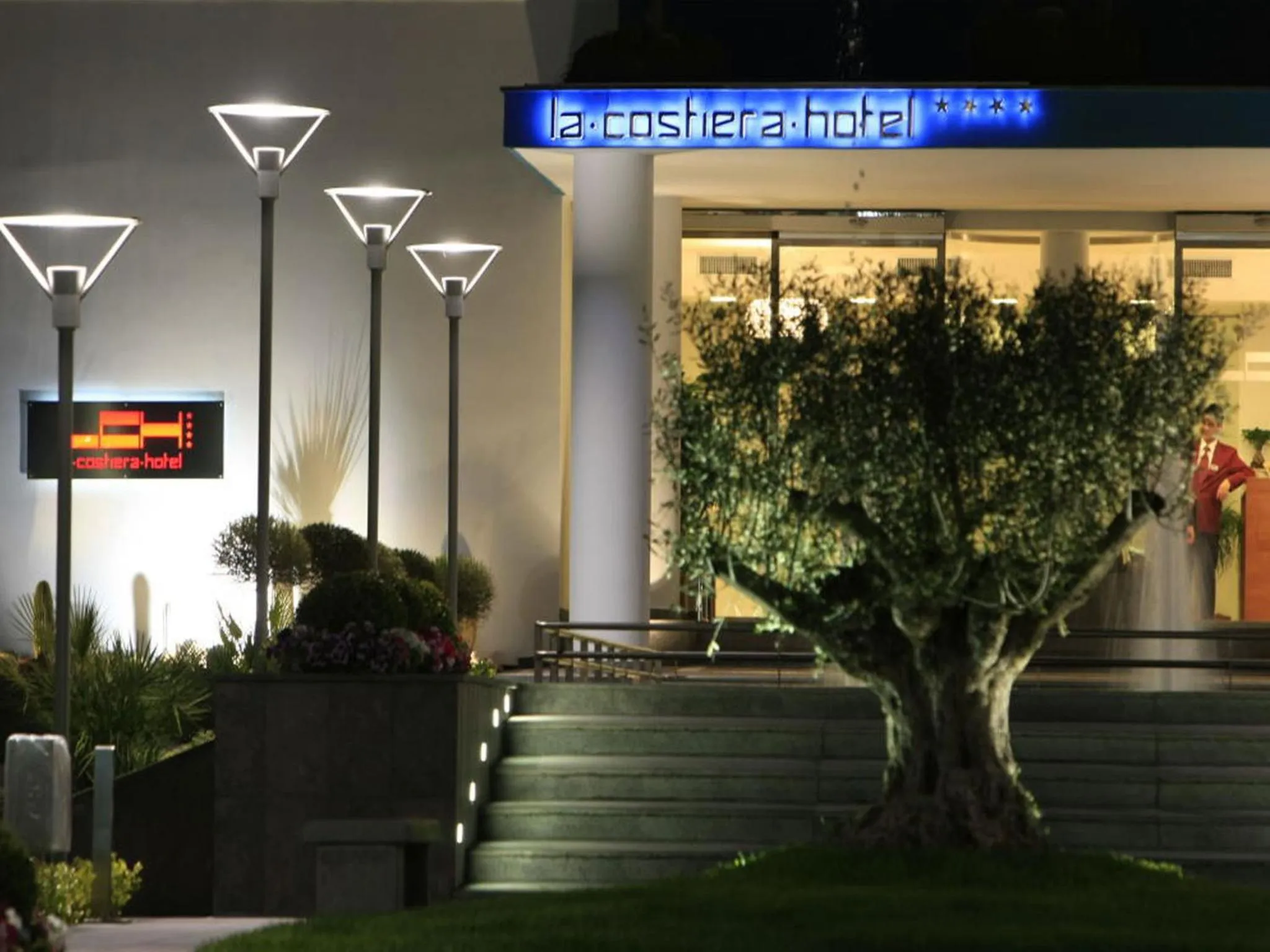 Facade/entrance in La Costiera Hotel