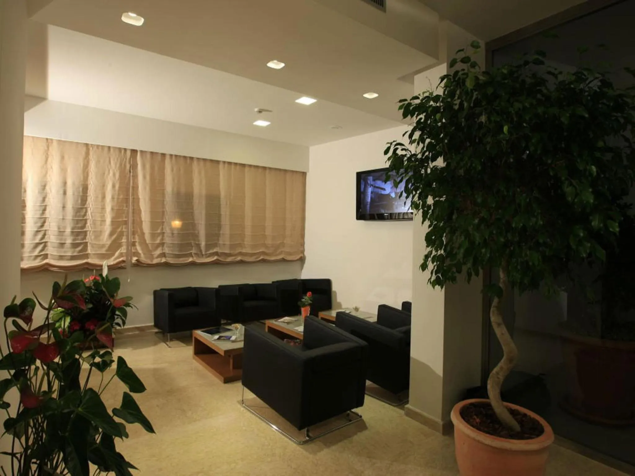 Communal lounge/ TV room in La Costiera Hotel