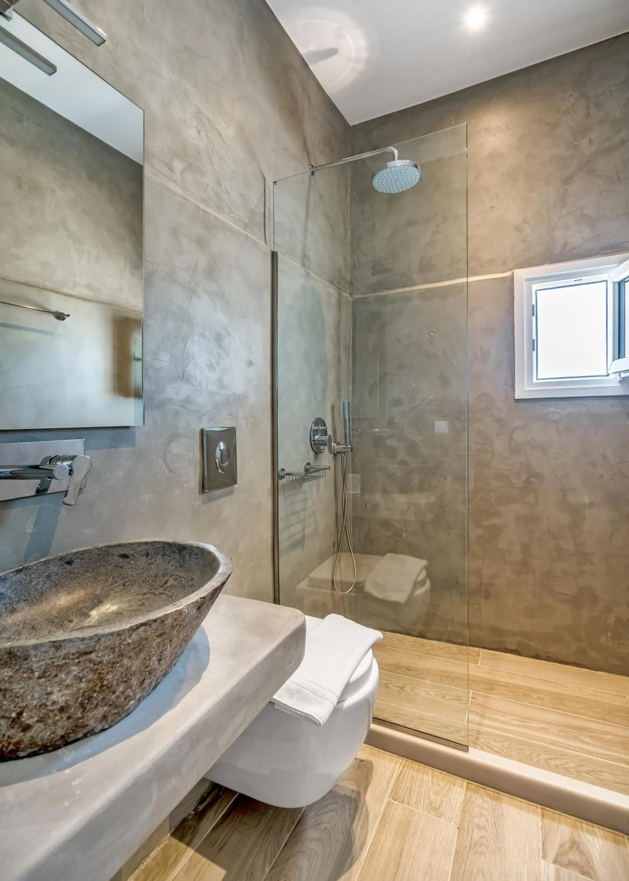 Shower in Cape Mykonos