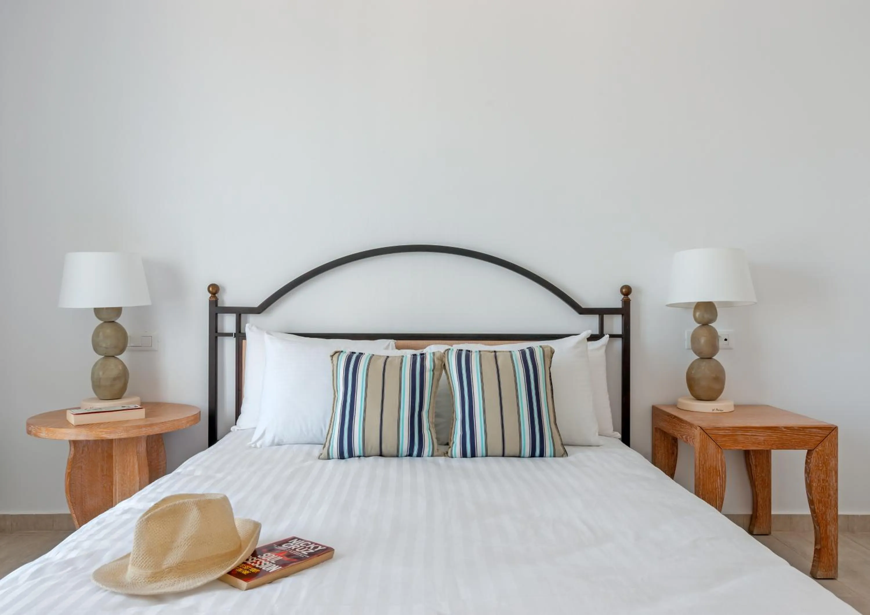 Photo of the whole room, Bed in Cape Mykonos