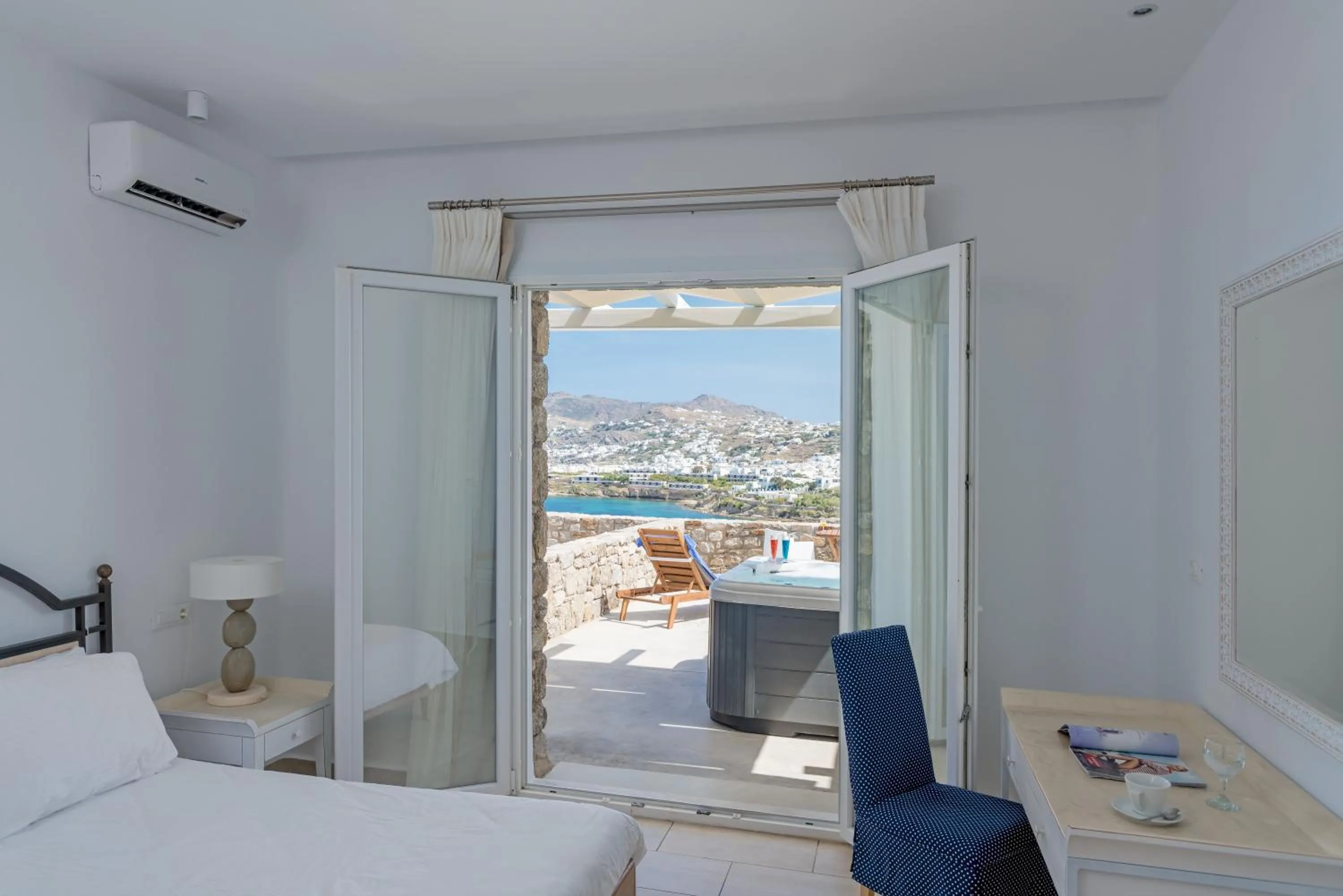 Balcony/Terrace, Bed in Cape Mykonos