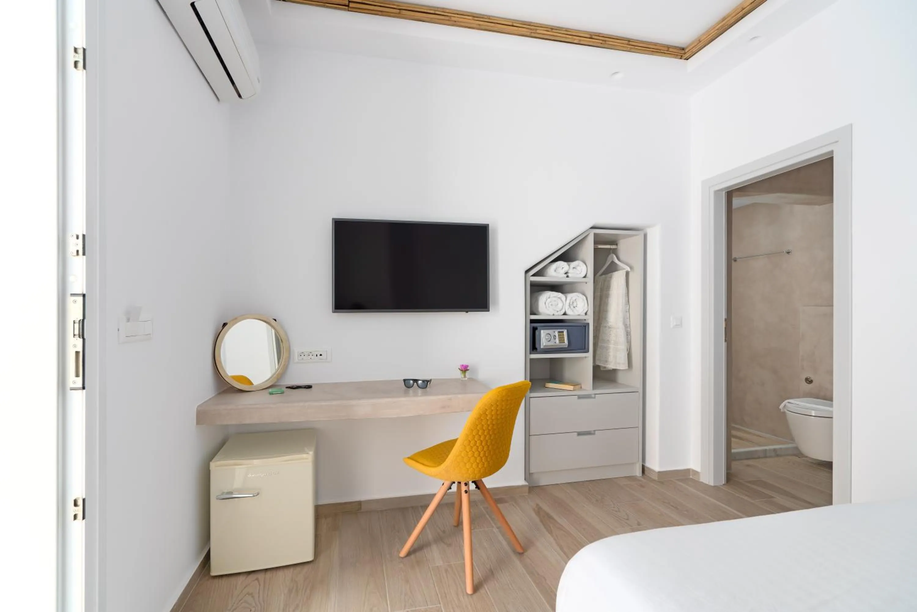 TV and multimedia, Bed in Cape Mykonos