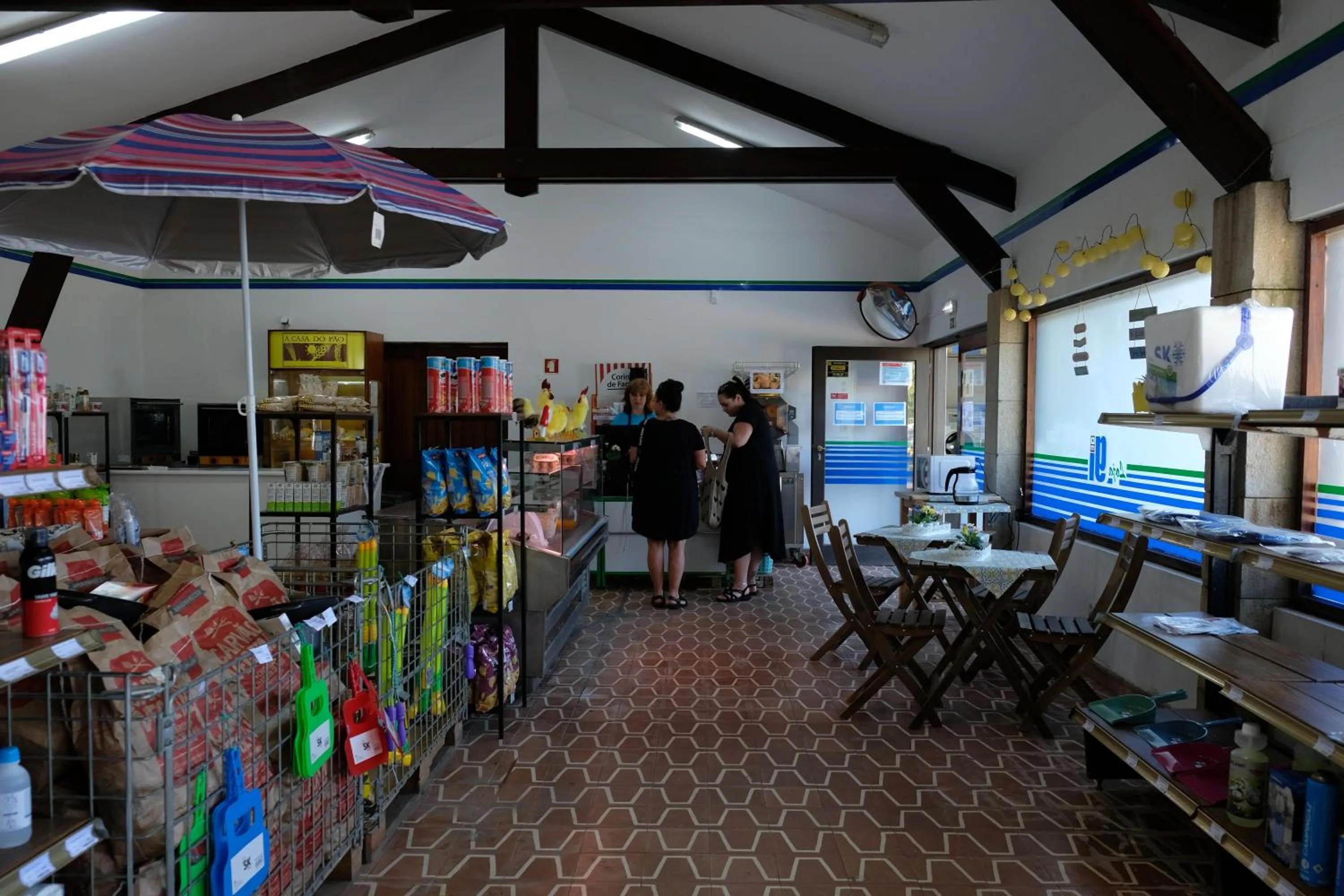 Supermarket/grocery shop in Parque de Campismo Orbitur Angeiras