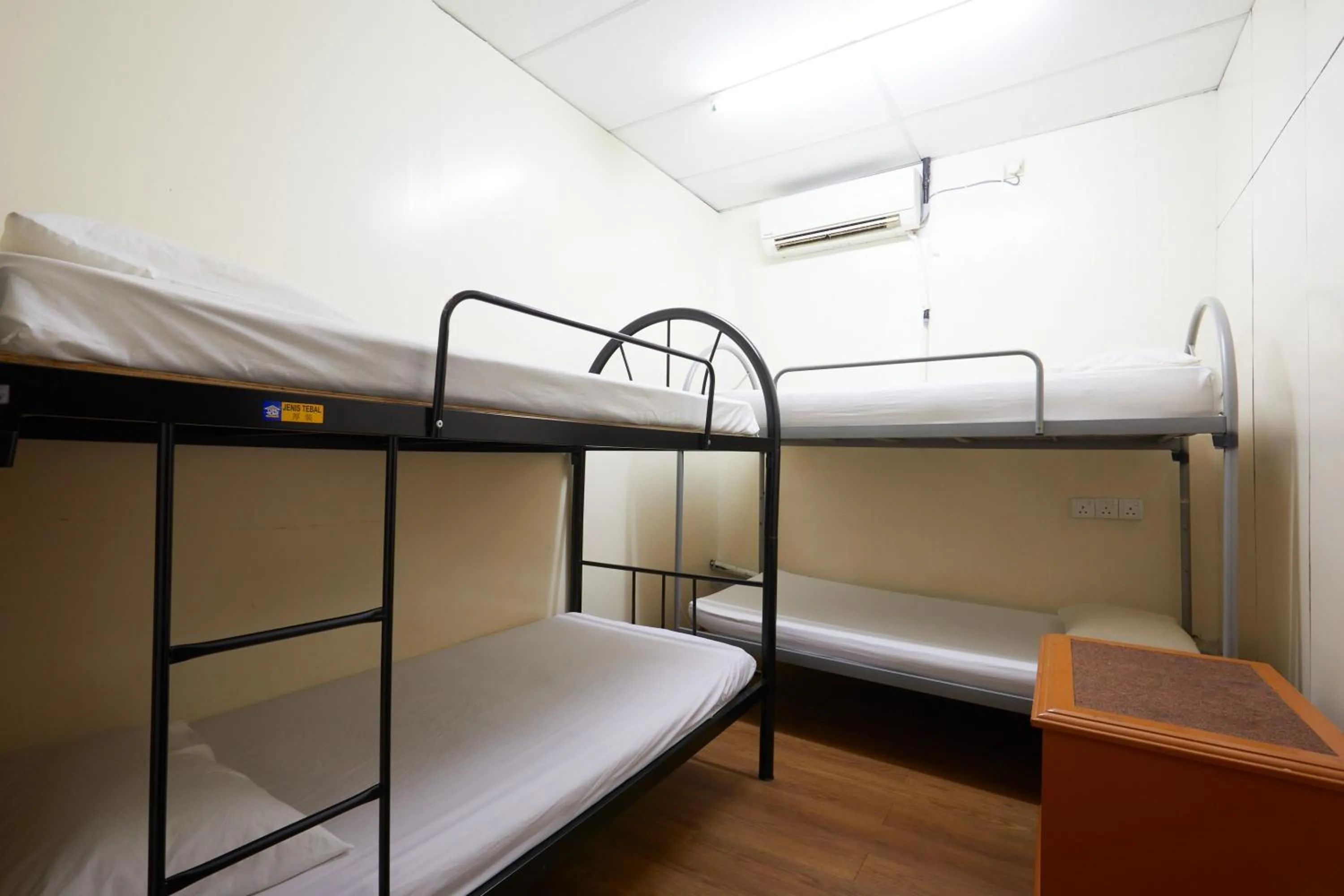 Bed in Ros Heritage Motel