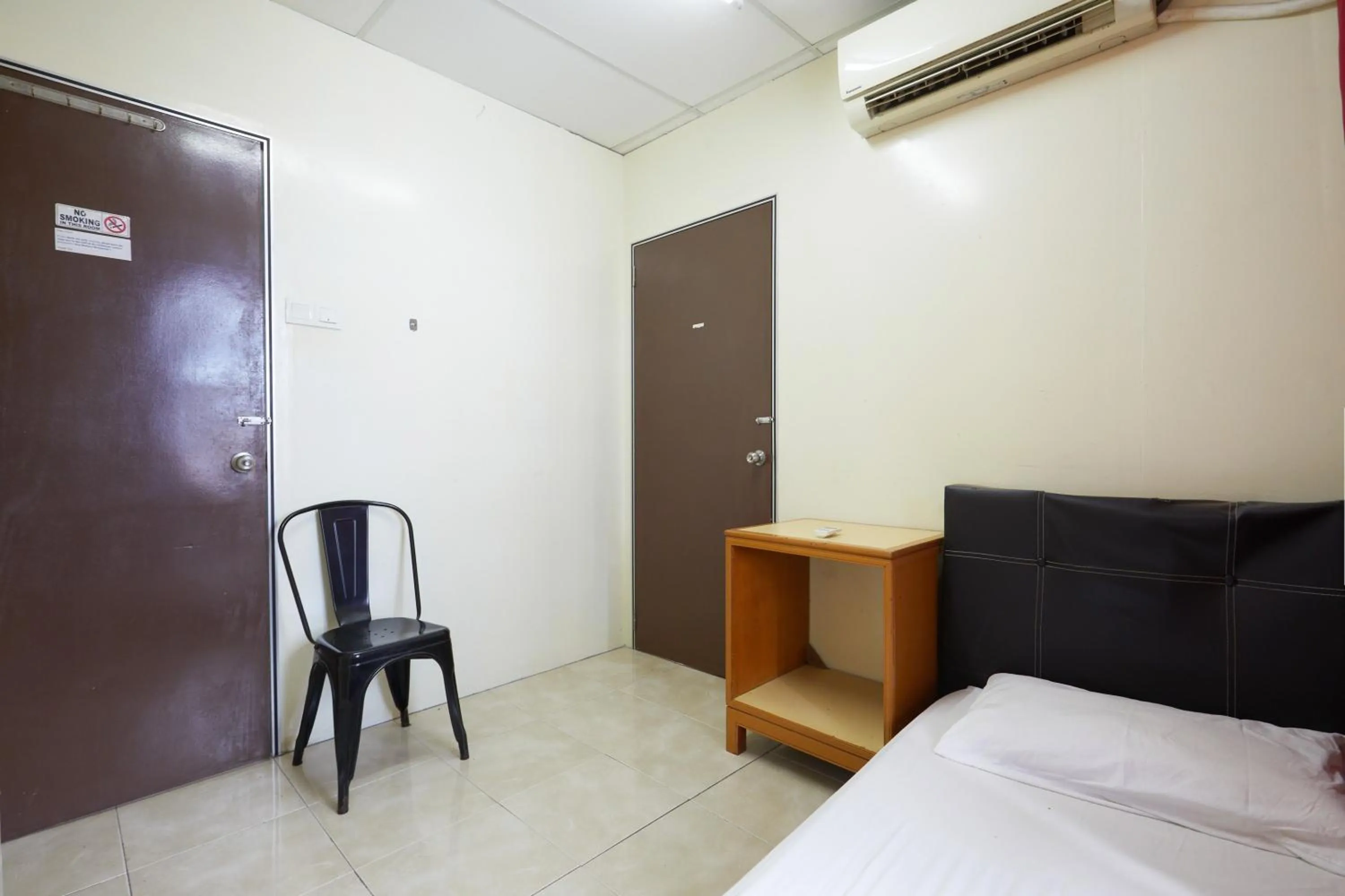 Bed in Ros Heritage Motel