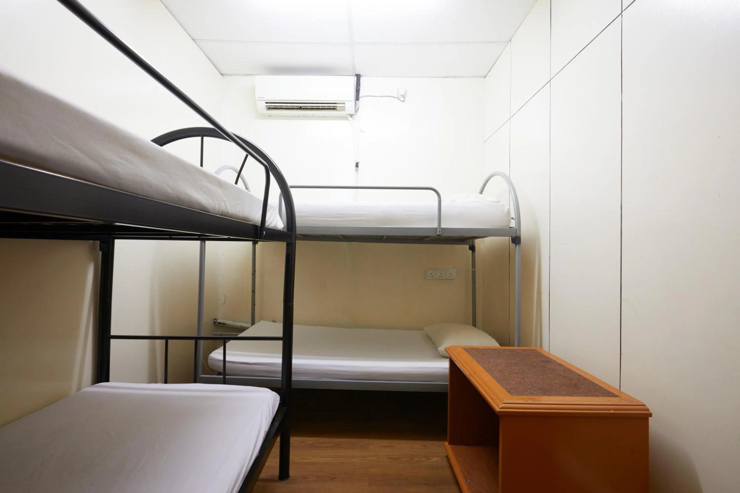 Bed in Ros Heritage Motel