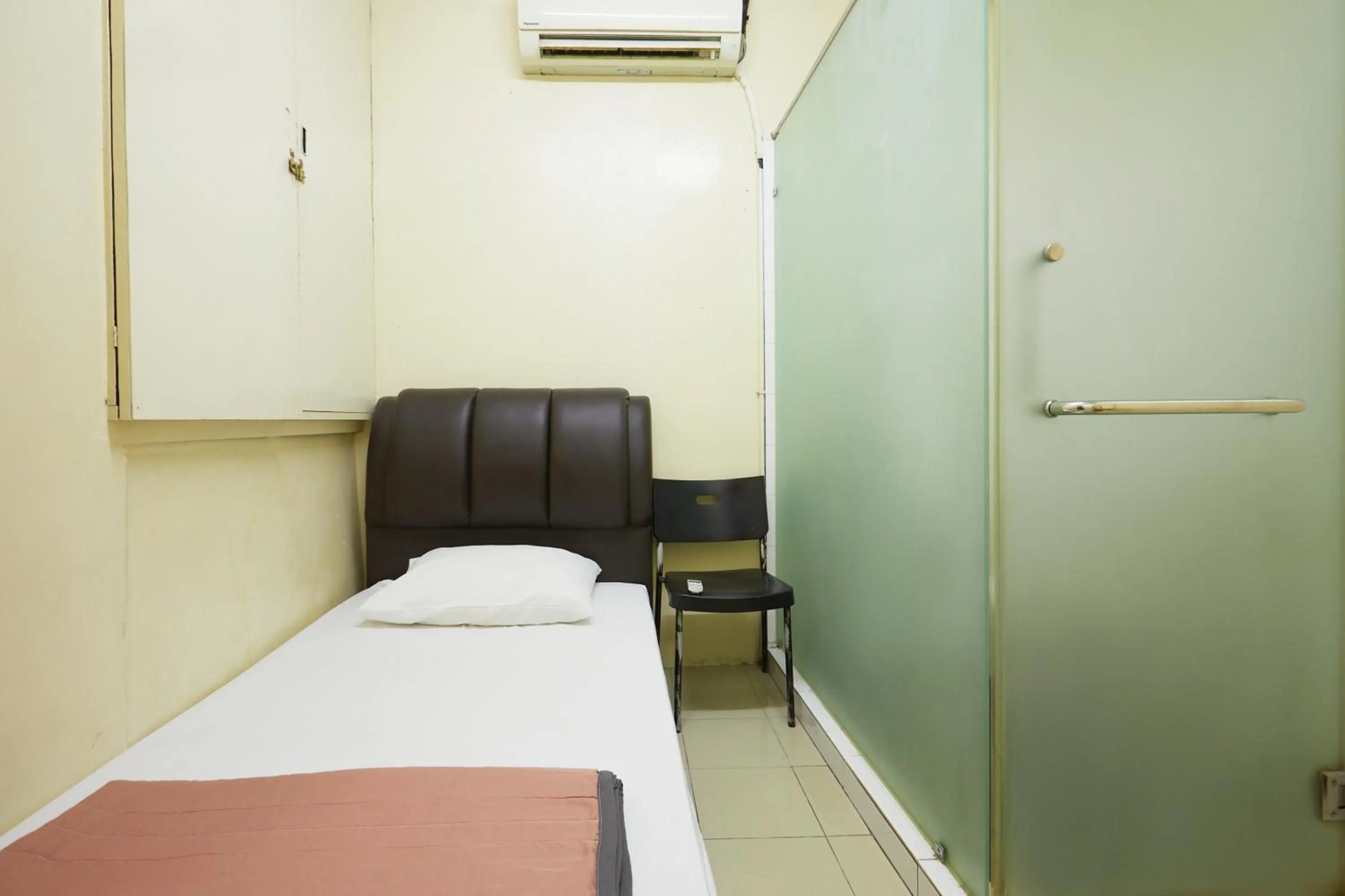 Bed in Ros Heritage Motel