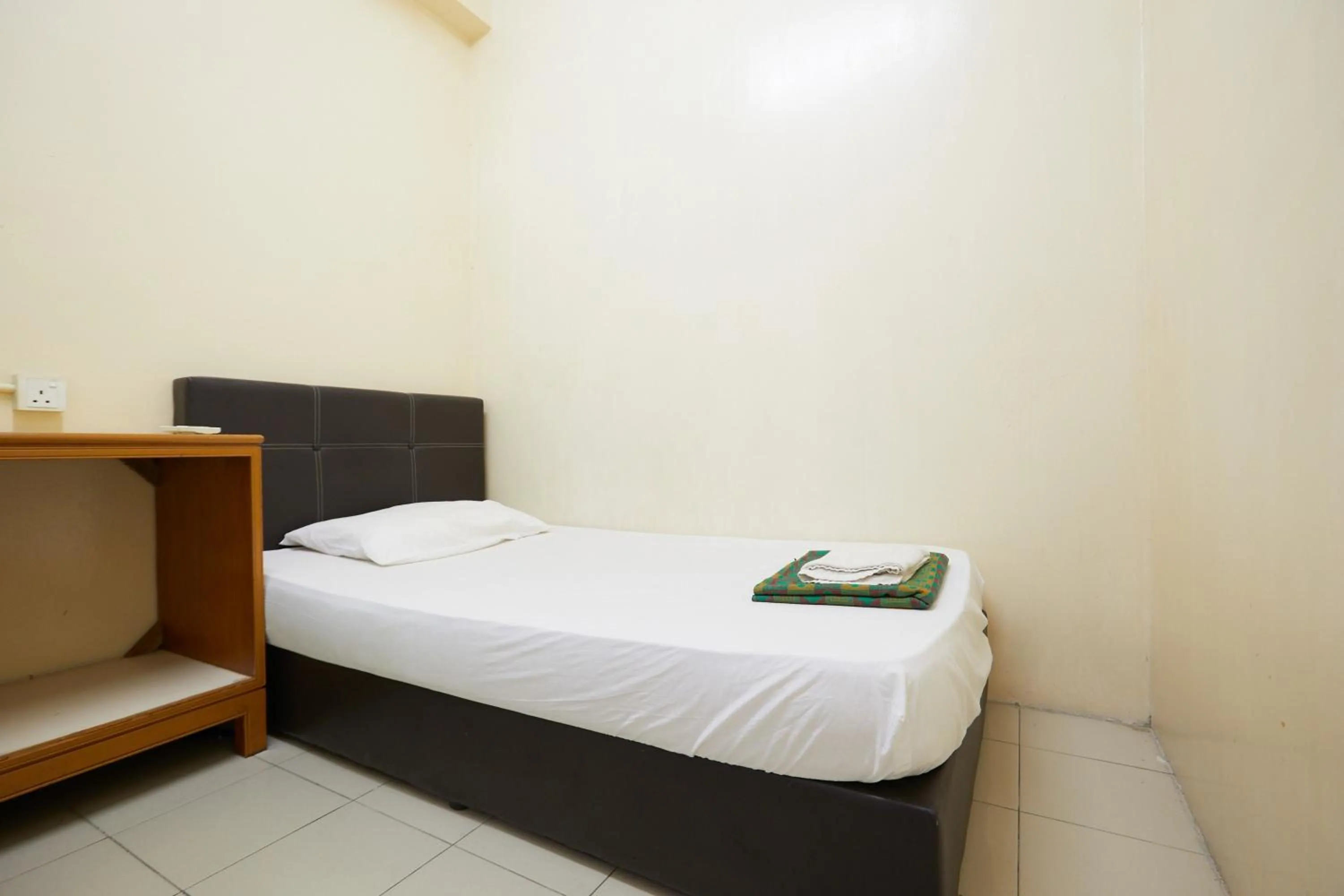 Bed in Ros Heritage Motel