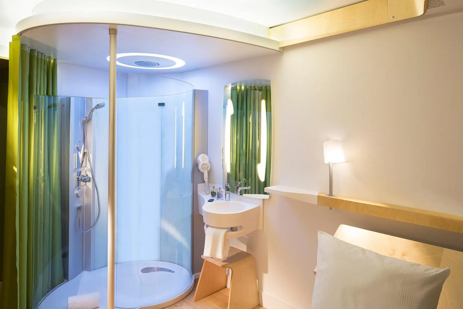 Shower in Nomad Hotel le Havre Centre Gare