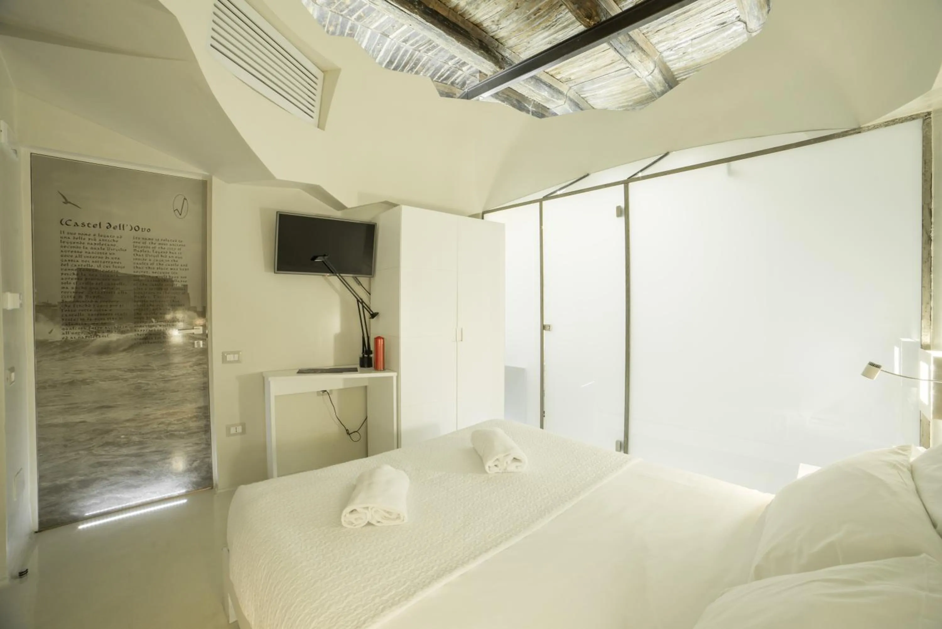 Bathroom, Bed in Chiaia 197 Deluxe Residence