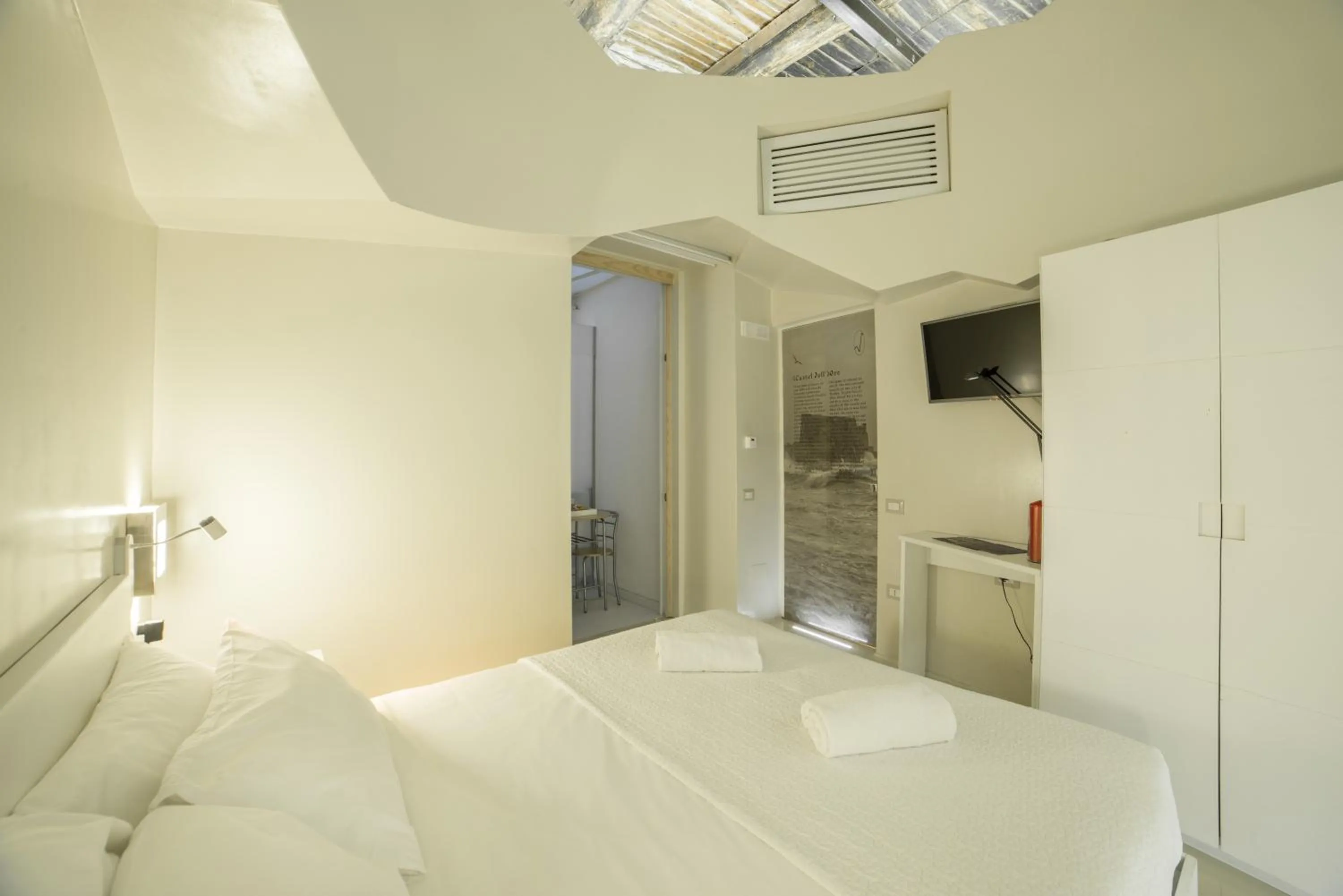 Photo of the whole room, Bed in Chiaia 197 Deluxe Residence