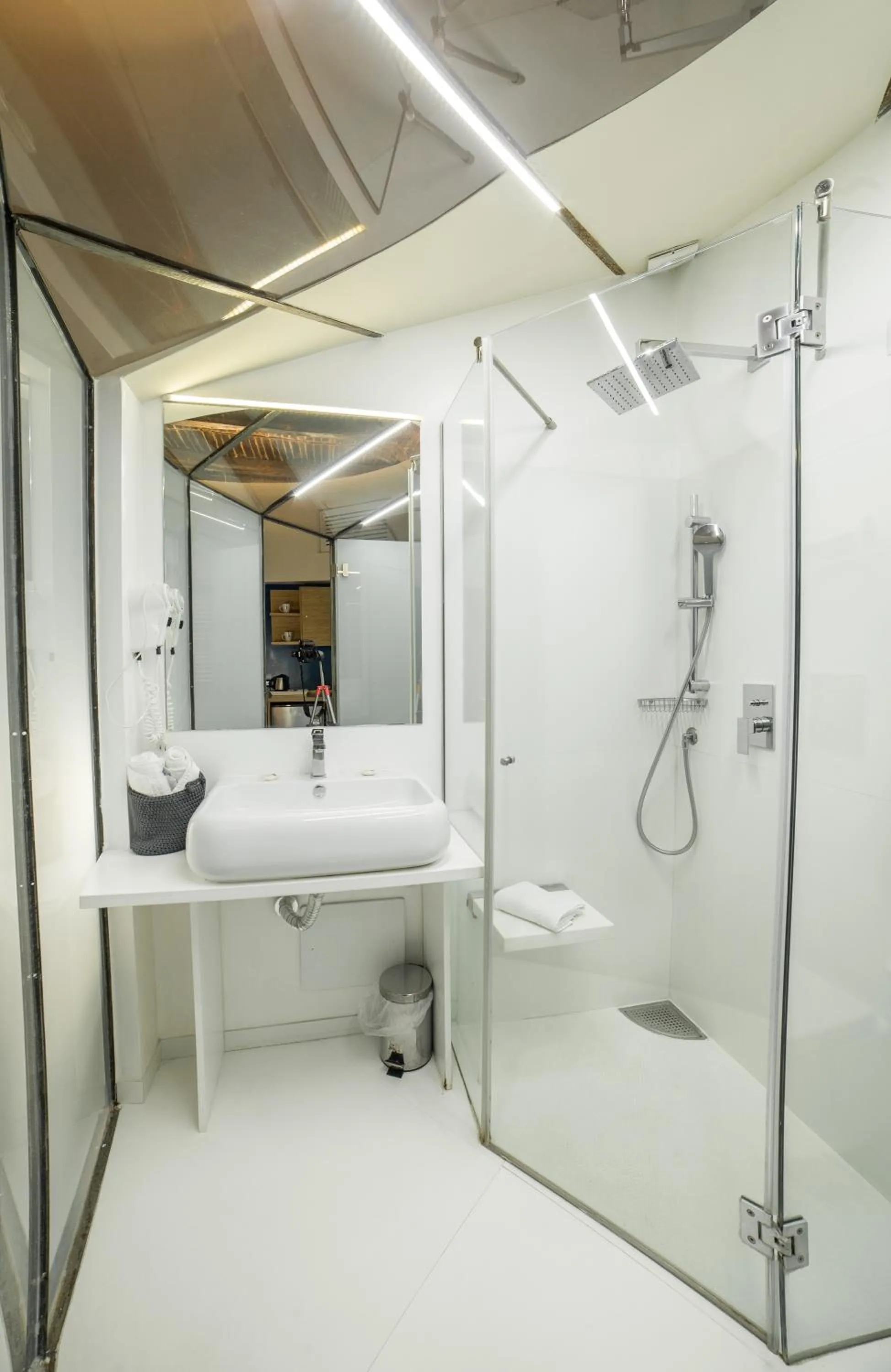 Shower in Chiaia 197 Deluxe Residence