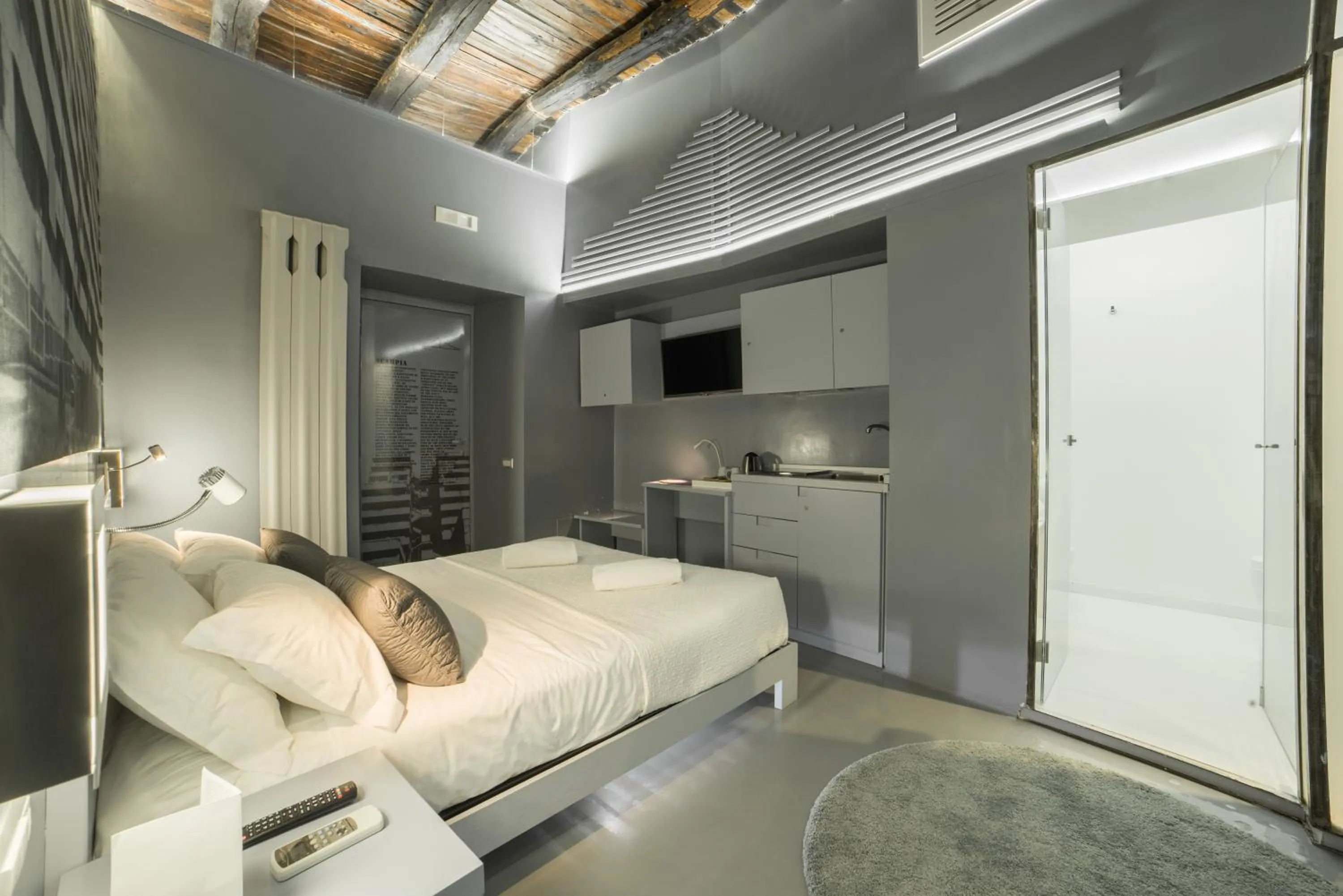 Bathroom, Bed in Chiaia 197 Deluxe Residence