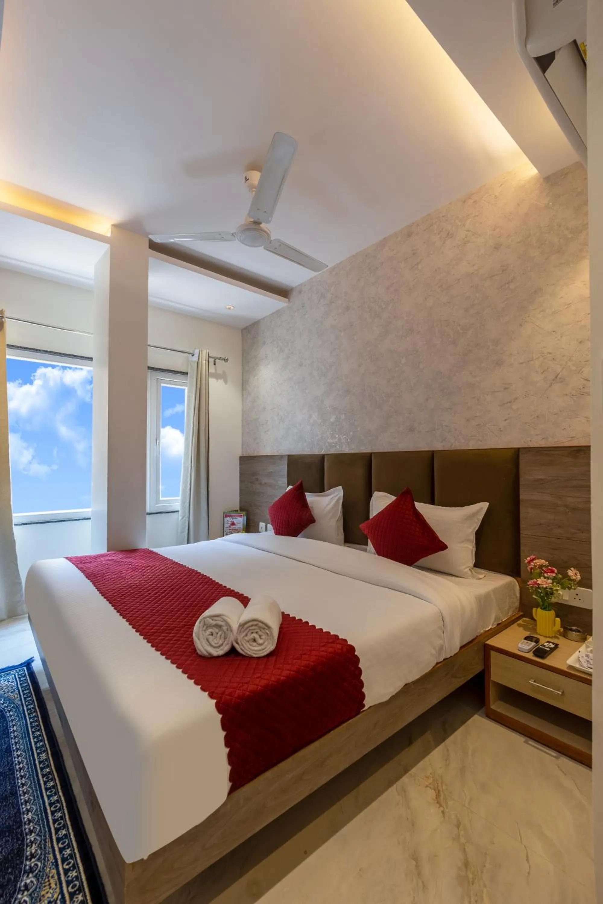 Bed in Hotel Stay House Inn 3 Mints walk from New Delhi Railway station,5 Mints from Metro