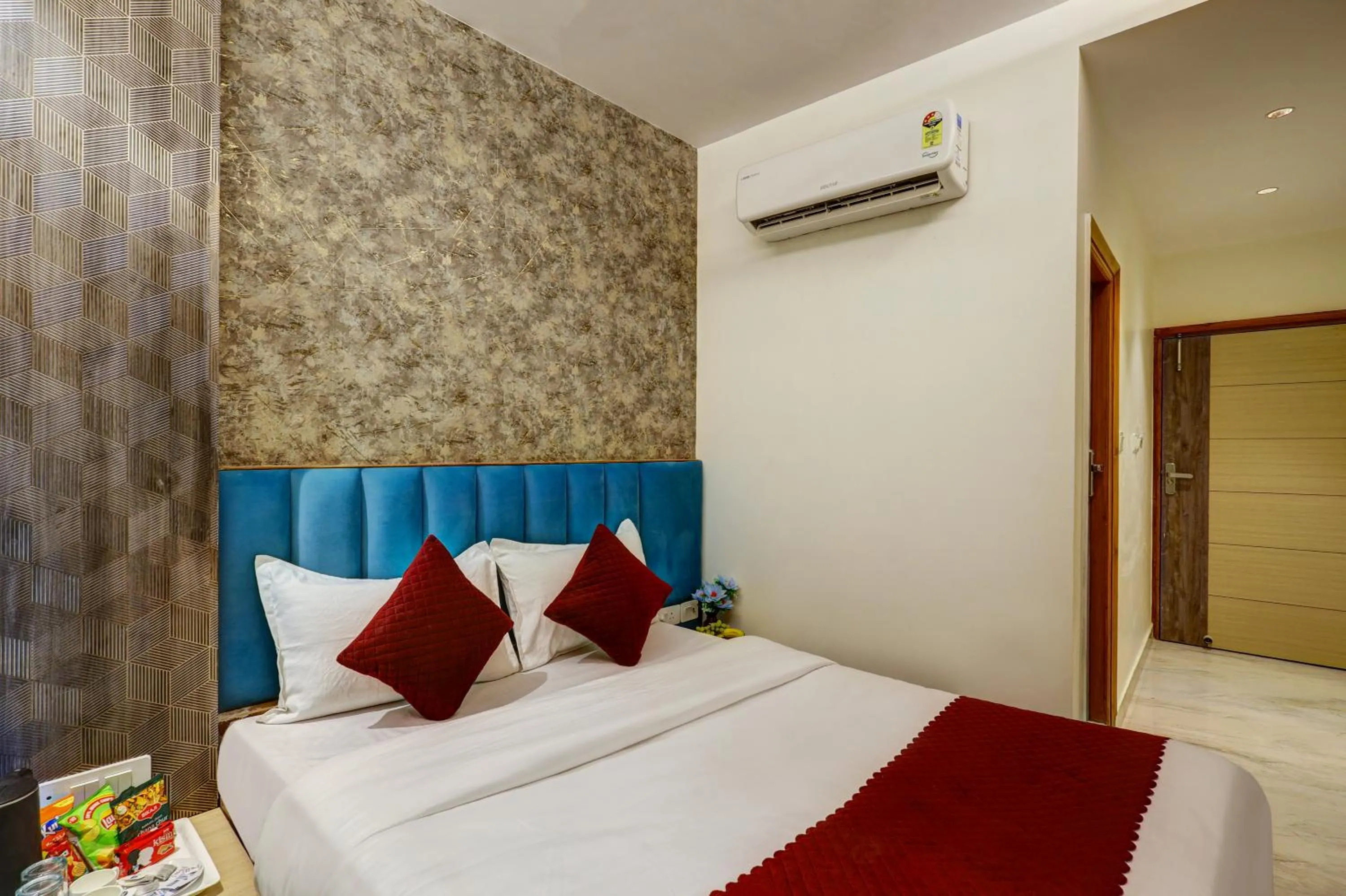 Bed in Hotel Stay House Inn 3 Mints walk from New Delhi Railway station,5 Mints from Metro