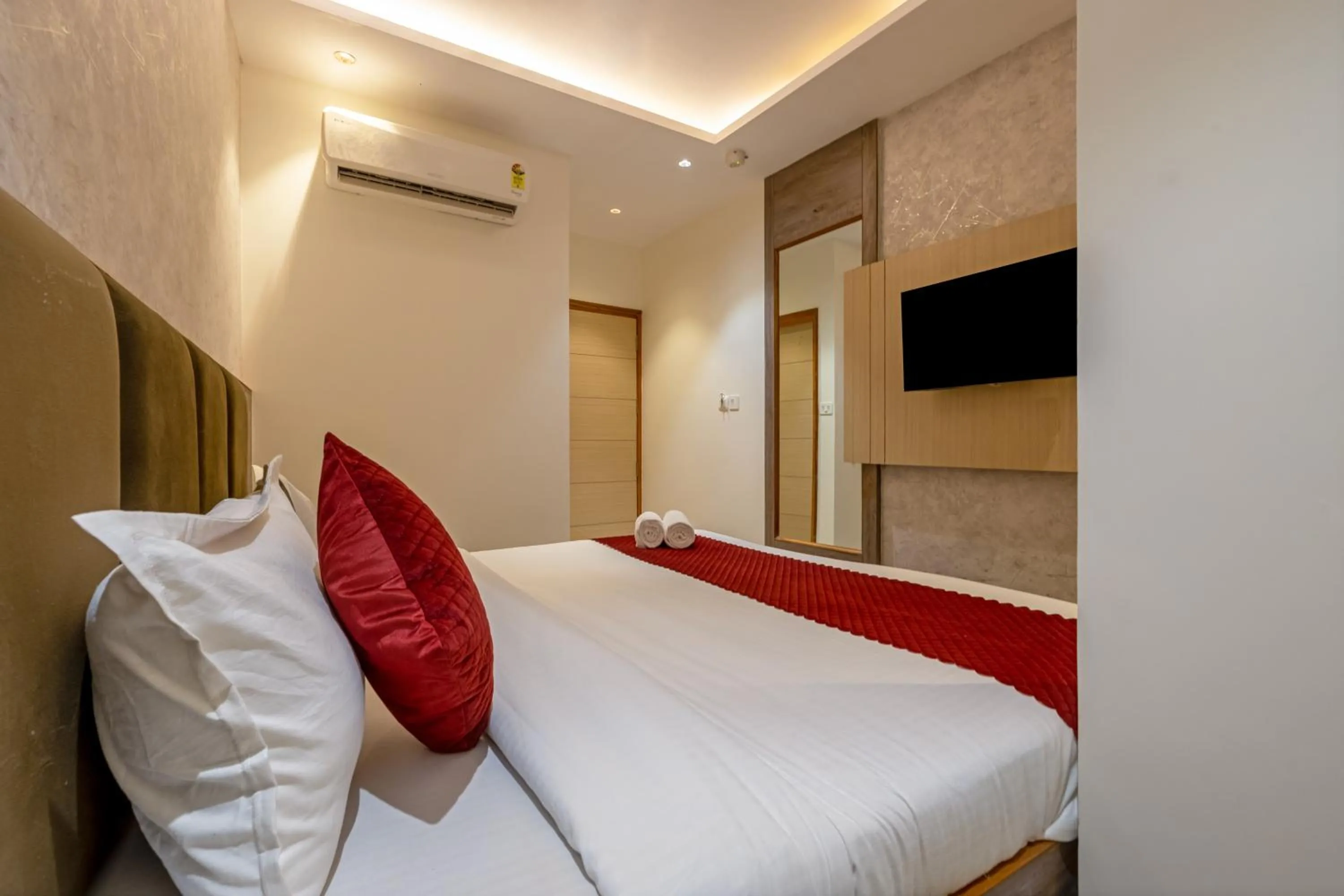Bed in Hotel Stay House Inn 3 Mints walk from New Delhi Railway station,5 Mints from Metro