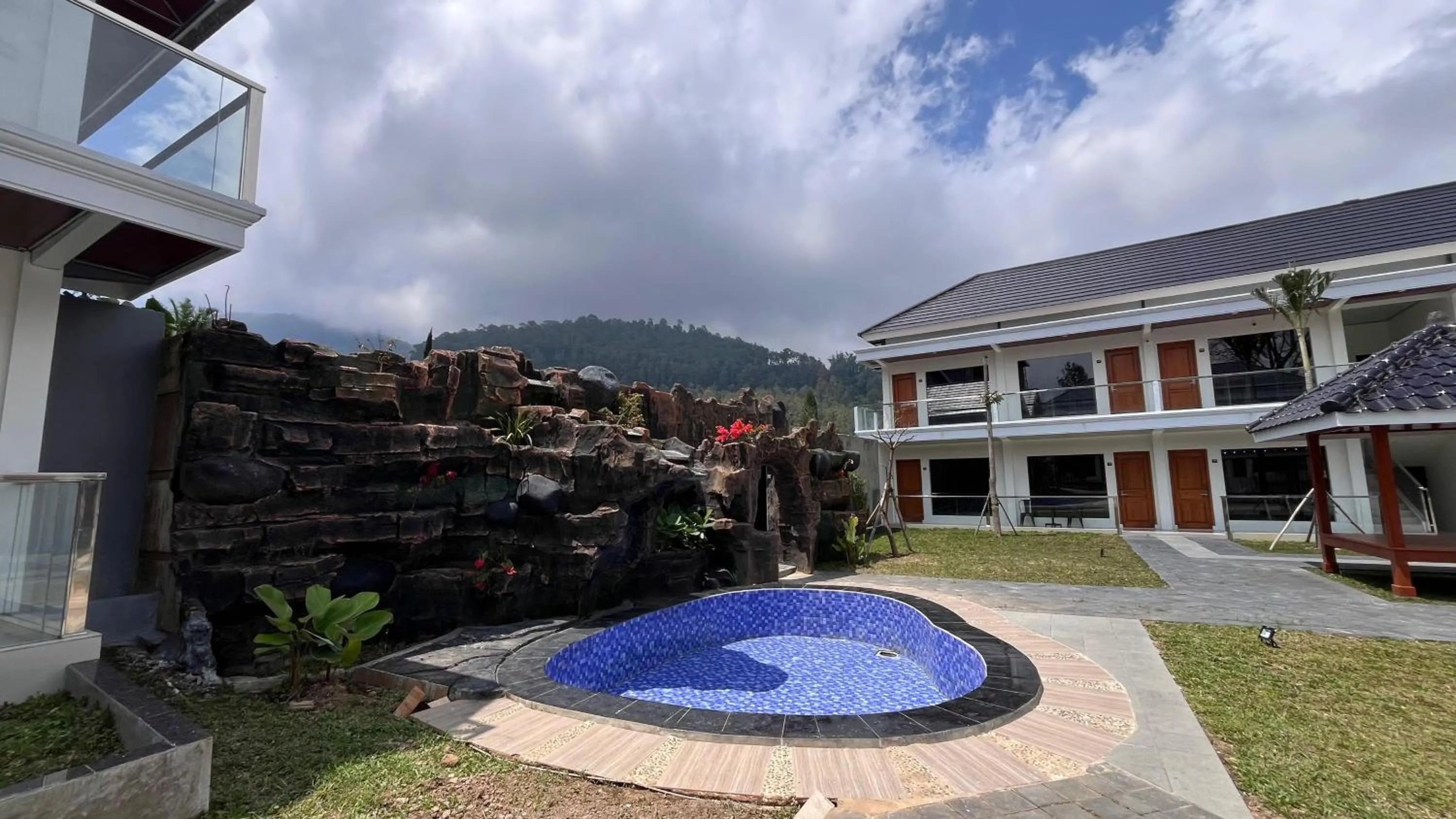 Grand Wijaya Hotel dan Villa Sarangan